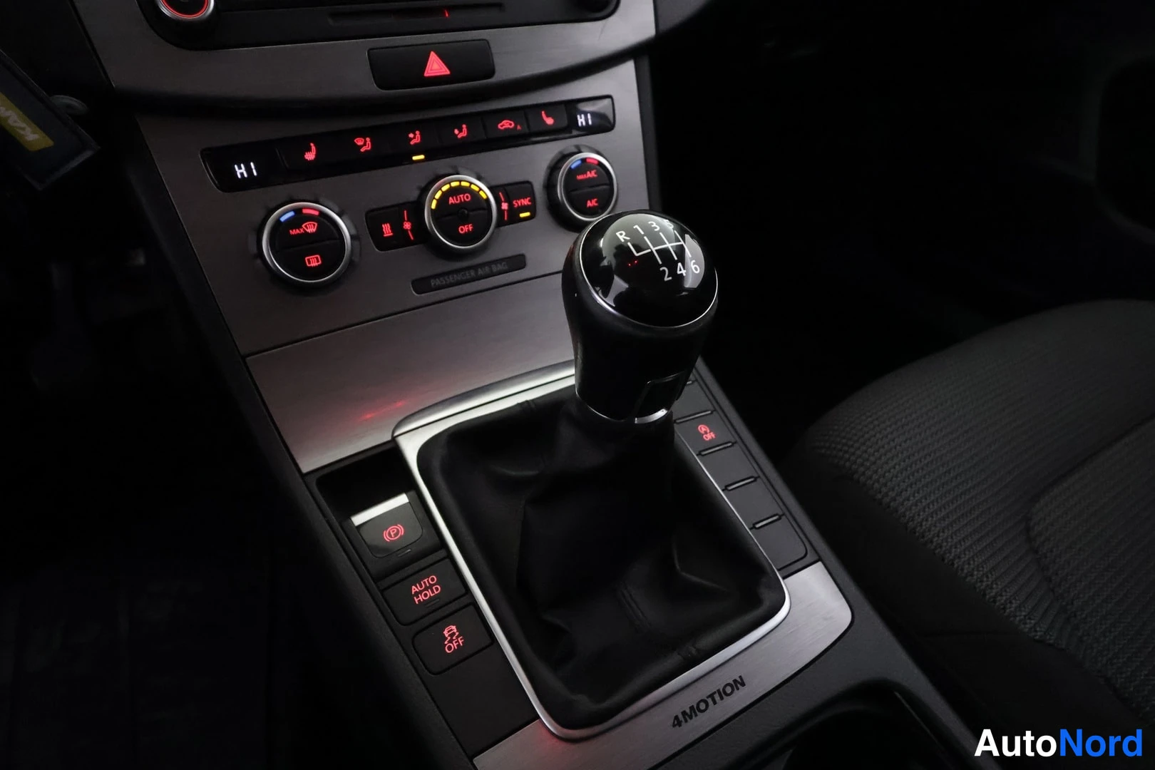 Musta Volkswagen Passat Variant 2014, kuva 28