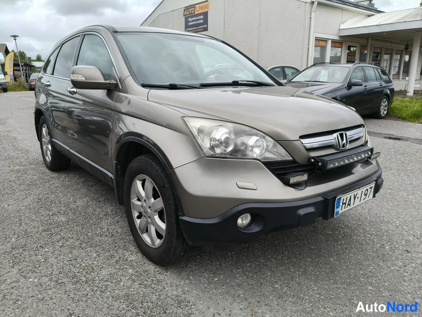 Grey Honda CR-V 2008, front three-quarter, nose to the right, photo 3