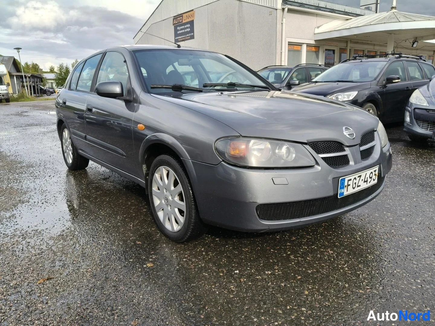 Grey Nissan Almera 2005, front three-quarter, nose to the right, photo 3