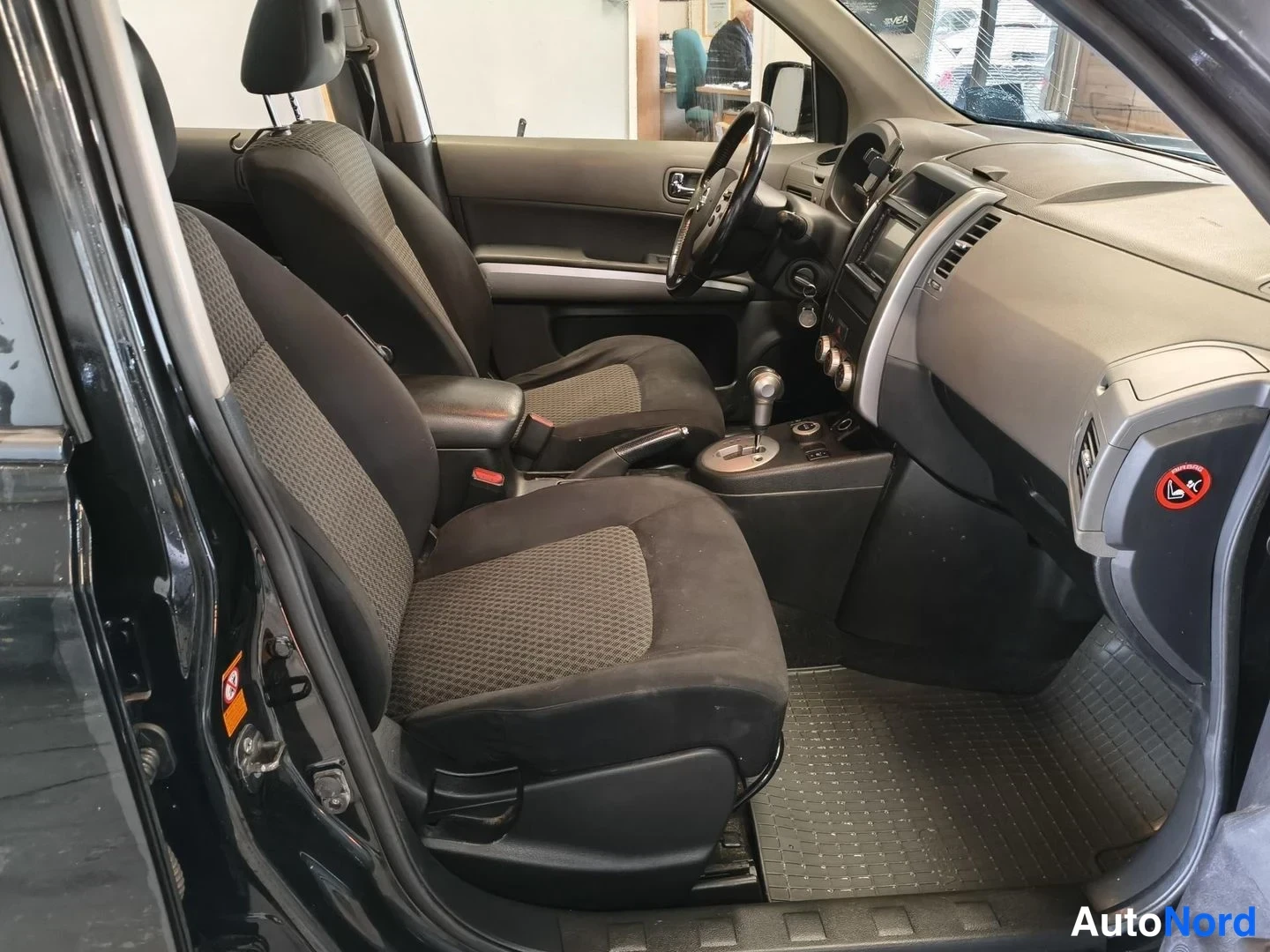 Black Nissan X-Trail 2009, photo 5