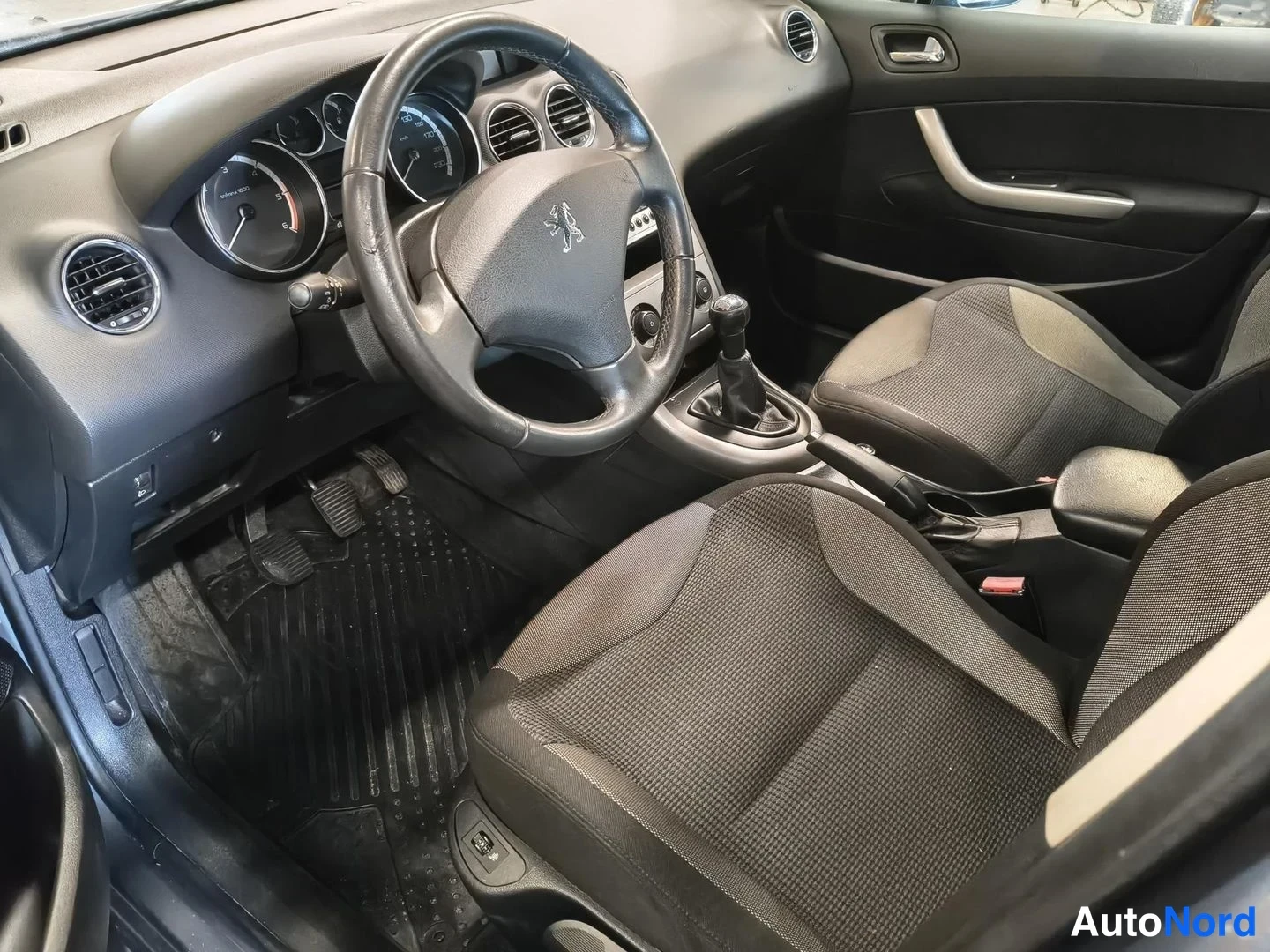Grey Peugeot 308 2008, photo 6