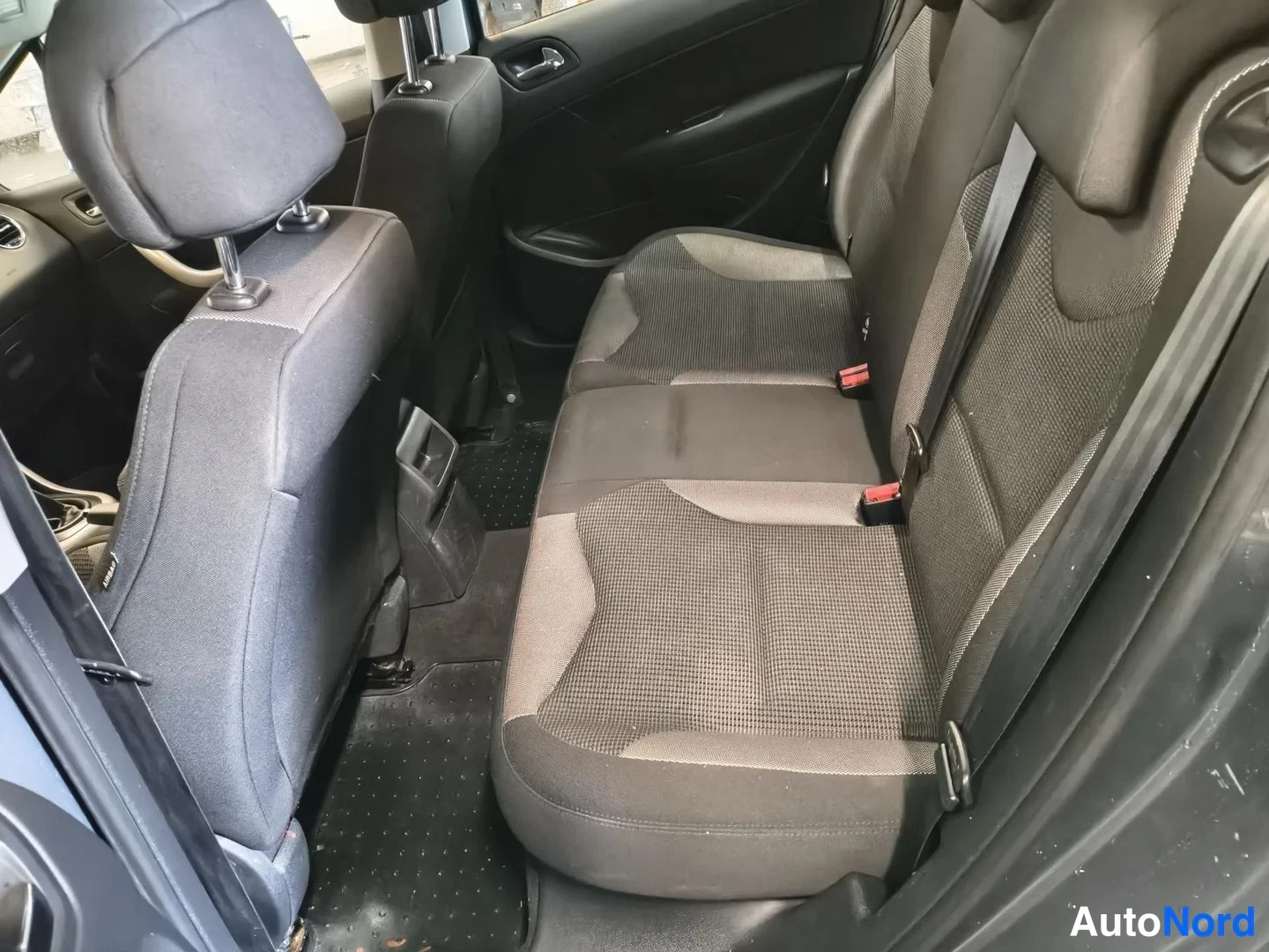 Grey Peugeot 308 2008, photo 8