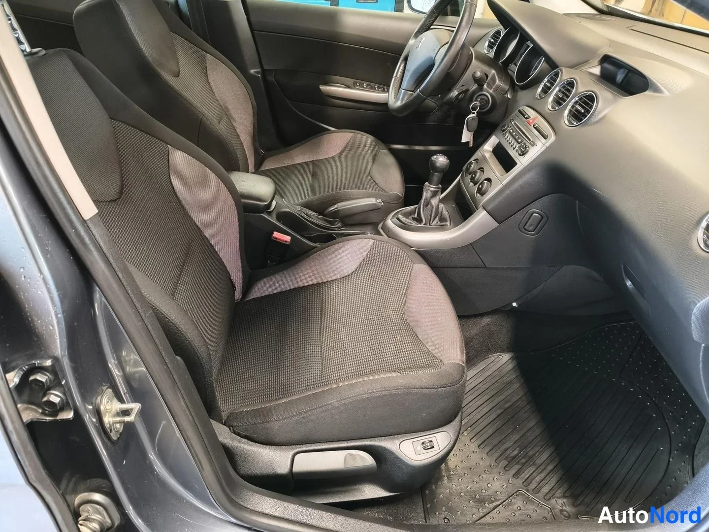 Grey Peugeot 308 2008, photo 9