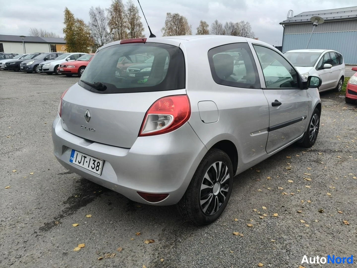 Grey Renault Clio 2010, rear three-quarter, photo 3