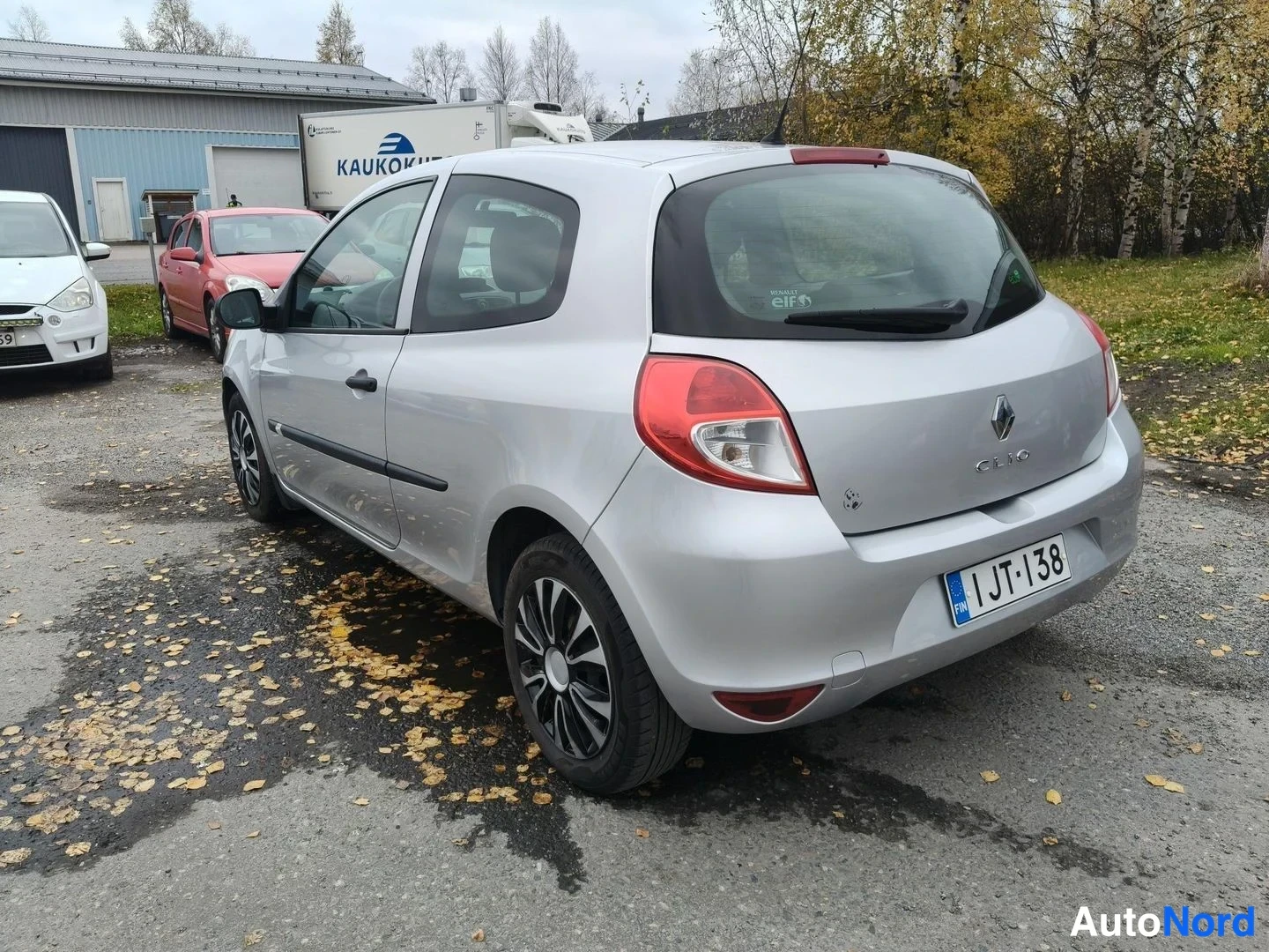 Grey Renault Clio 2010, rear three-quarter, photo 4
