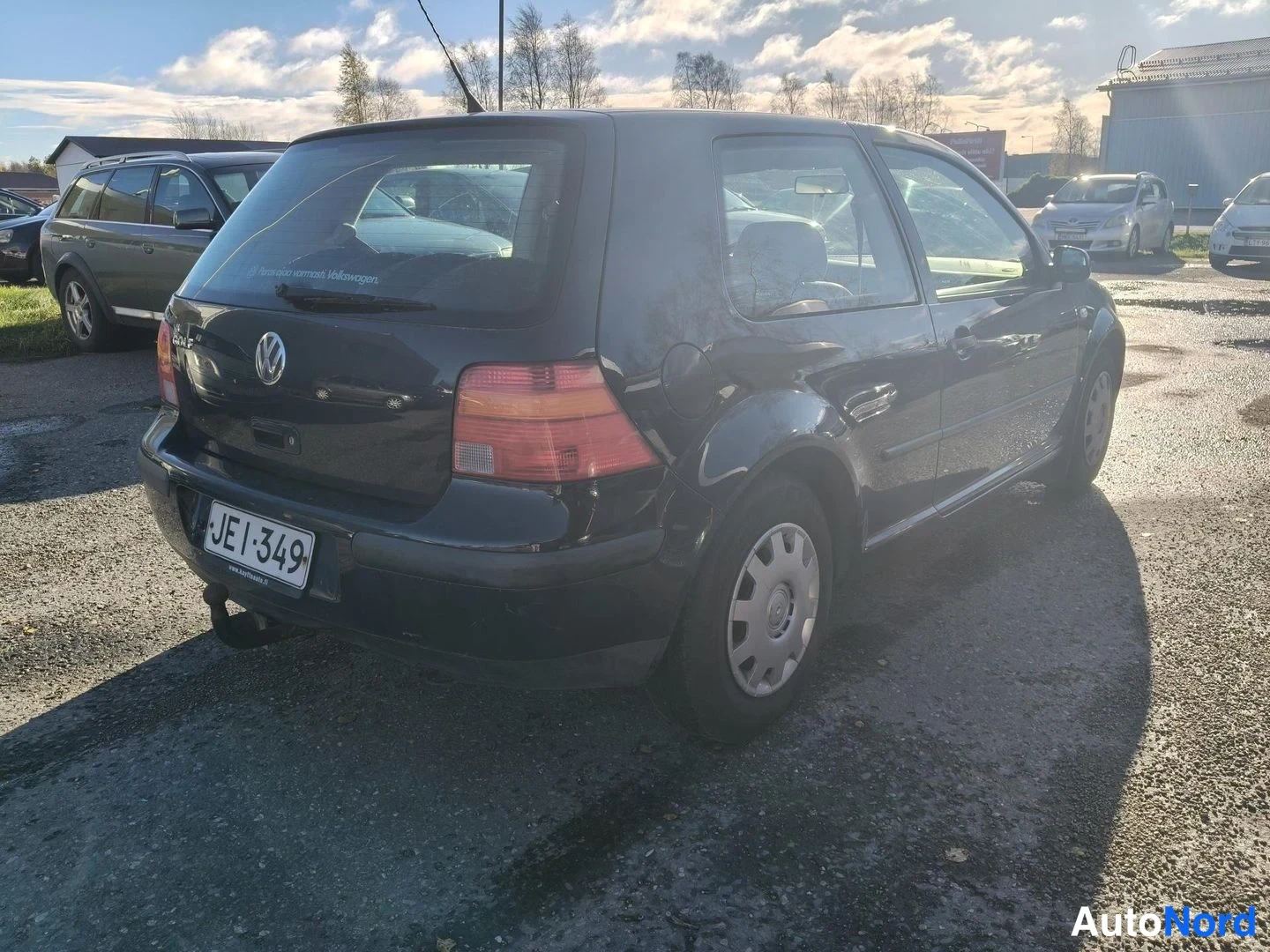 Blue Volkswagen Golf 2000, rear three-quarter, photo 6