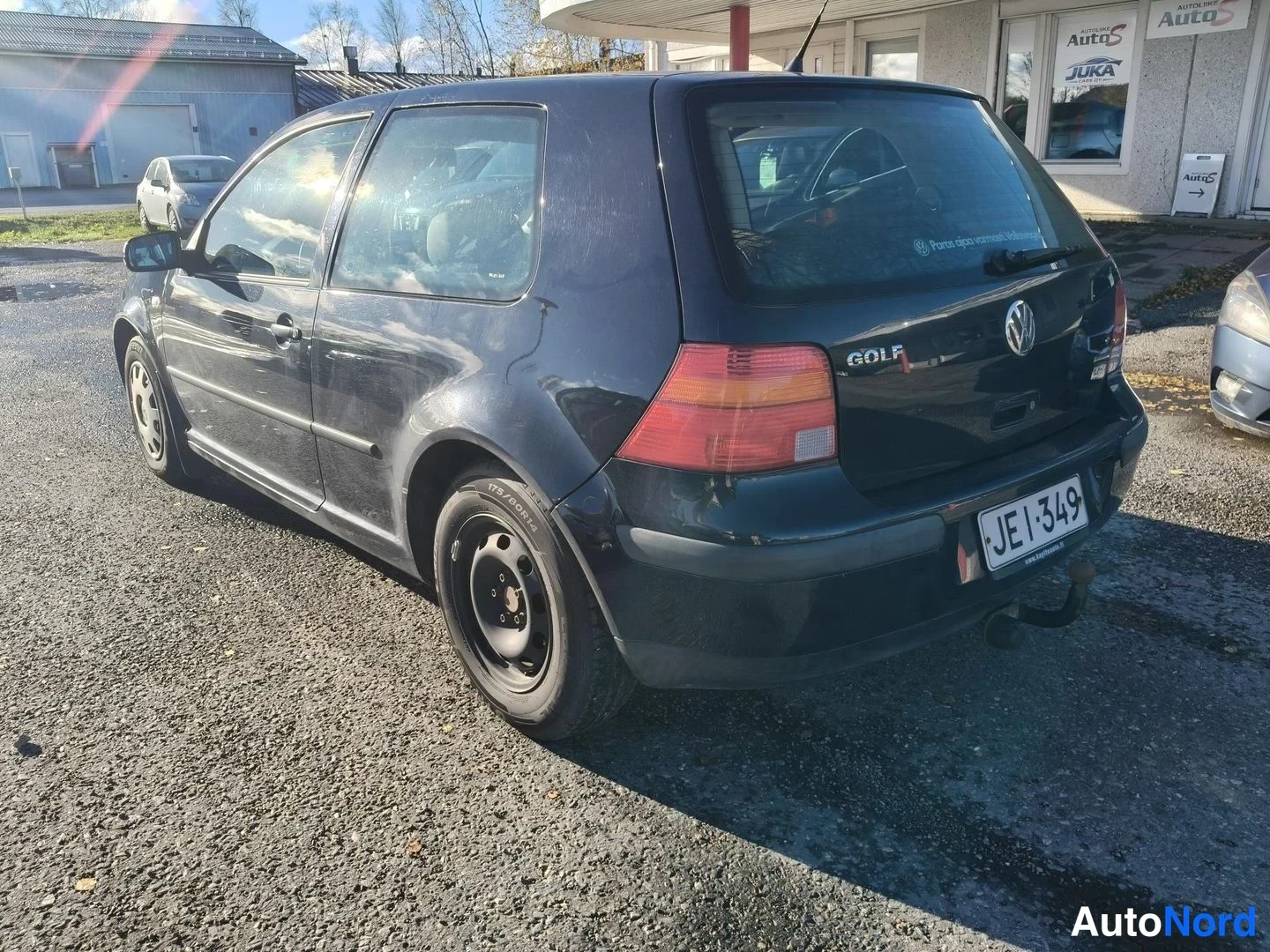 Blue Volkswagen Golf 2000, rear three-quarter, photo 5