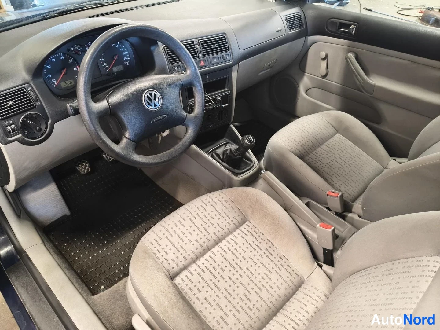 Blue Volkswagen Golf 2000, photo 11