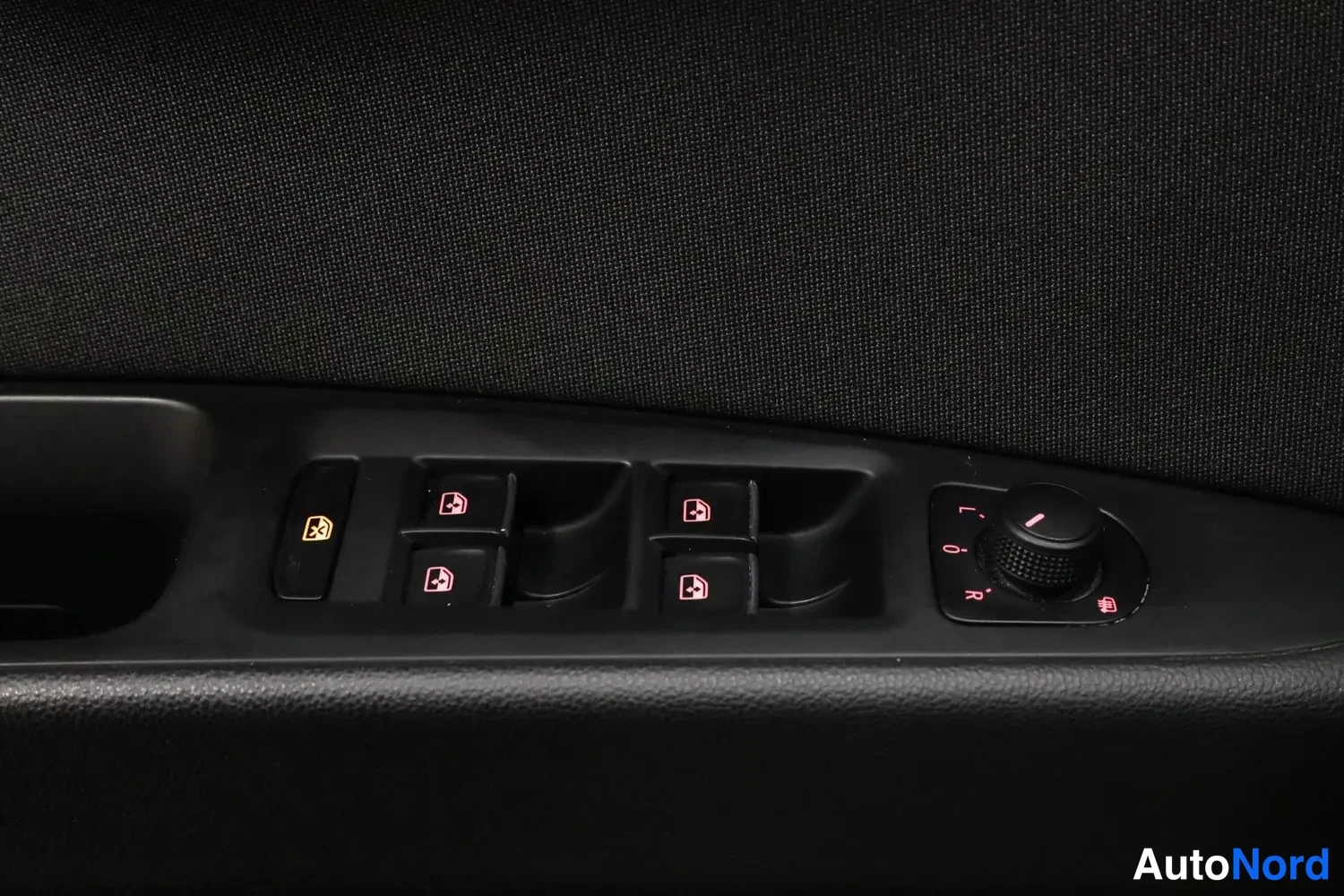 Musta Seat Leon ST 2018, kuva 18
