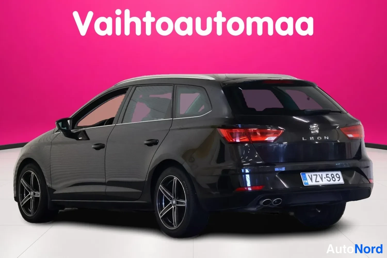 Musta Seat Leon ST 2018, takaviisto, kuva 4
