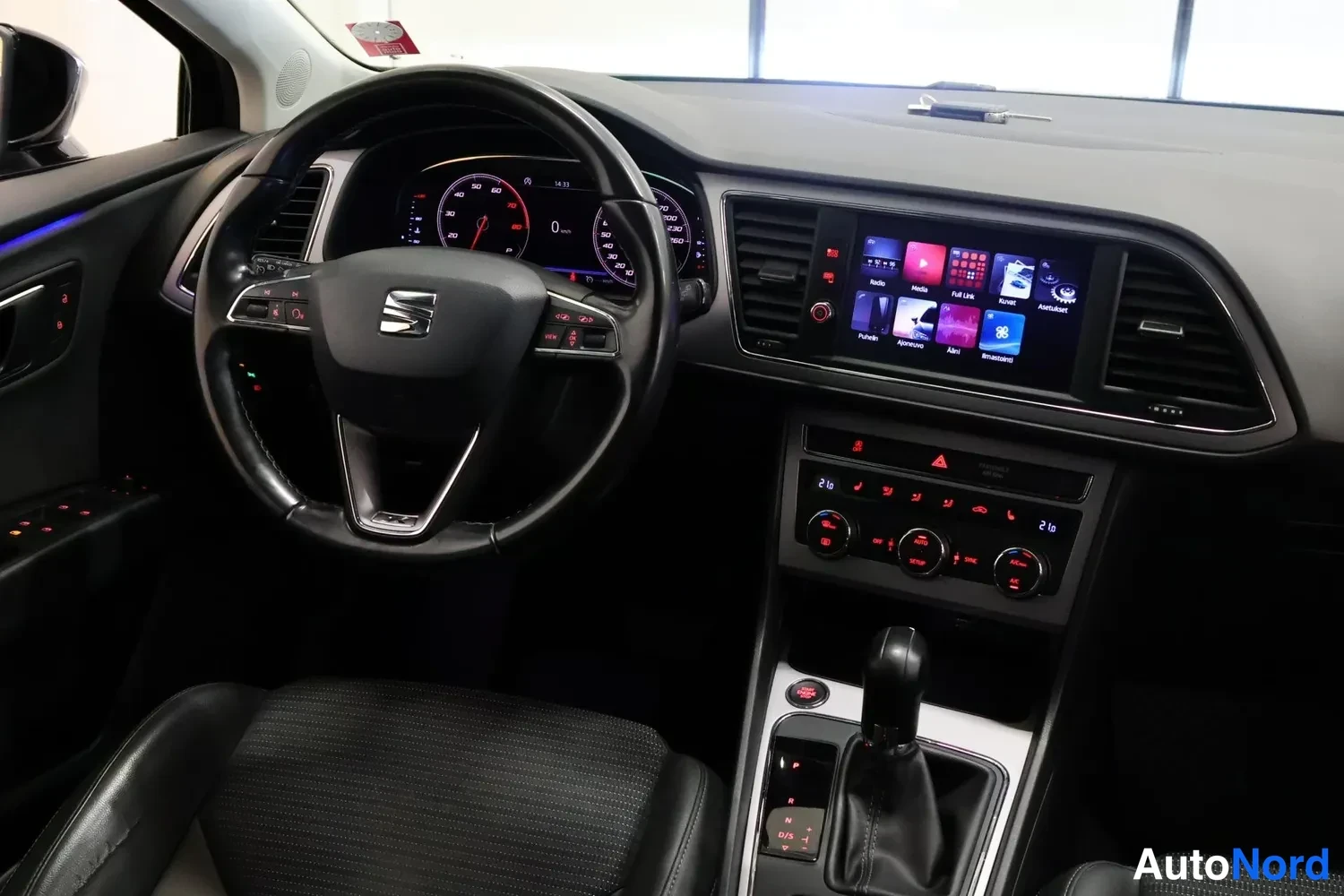 Musta Seat Leon ST 2018, kuva 7