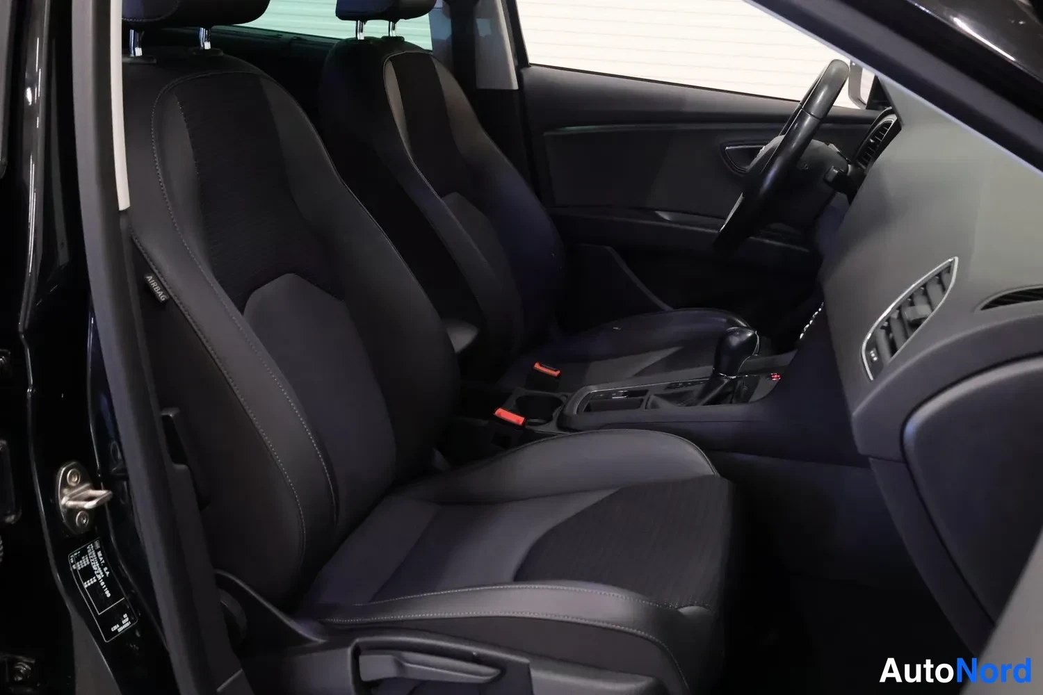 Musta Seat Leon ST 2018, kuva 8