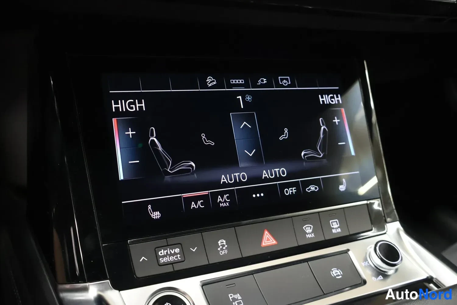 Valkoinen Audi e-tron S 2023, kuva 15
