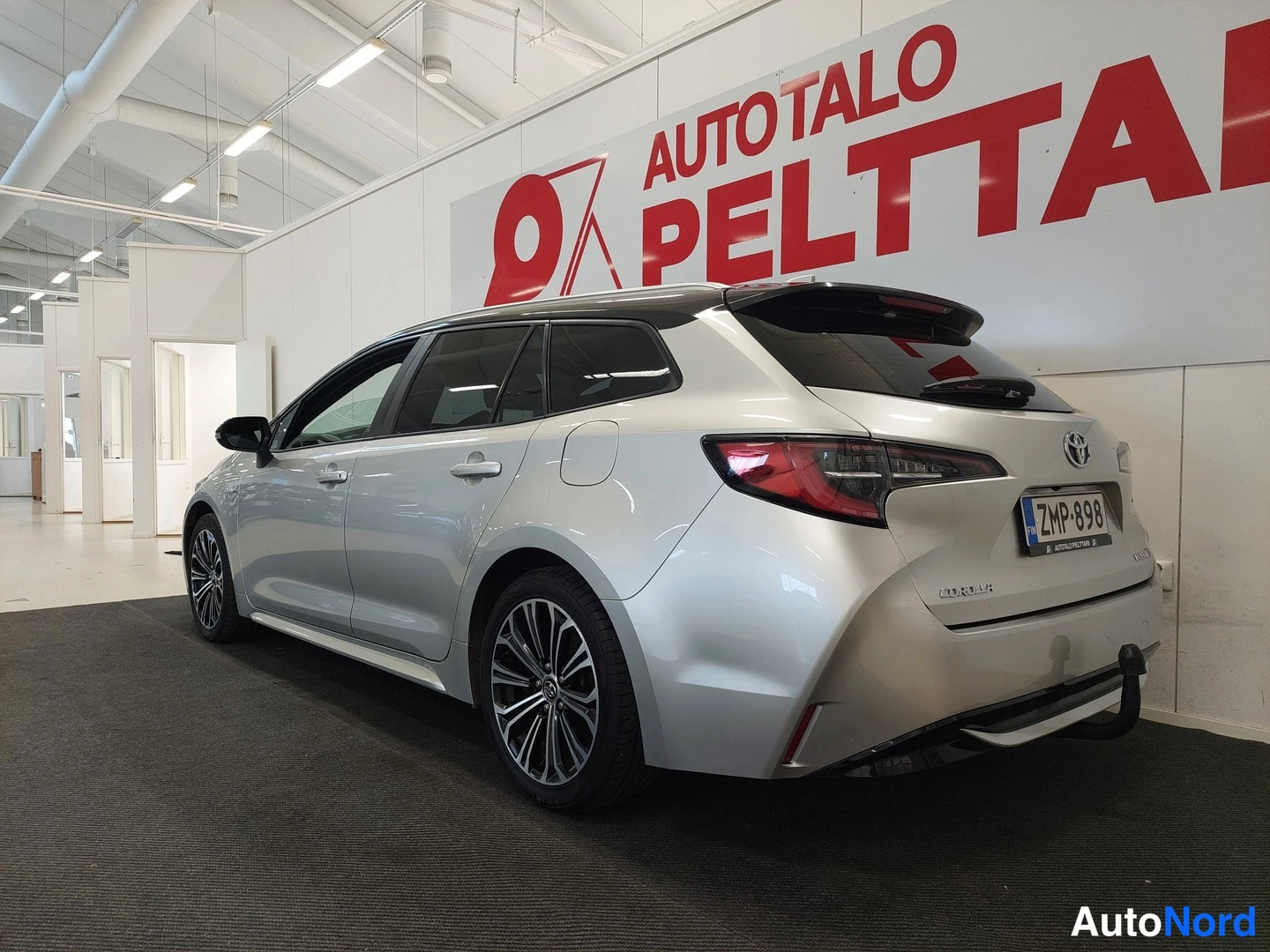 Hopea Toyota Corolla 2019, takaviisto, kuva 6