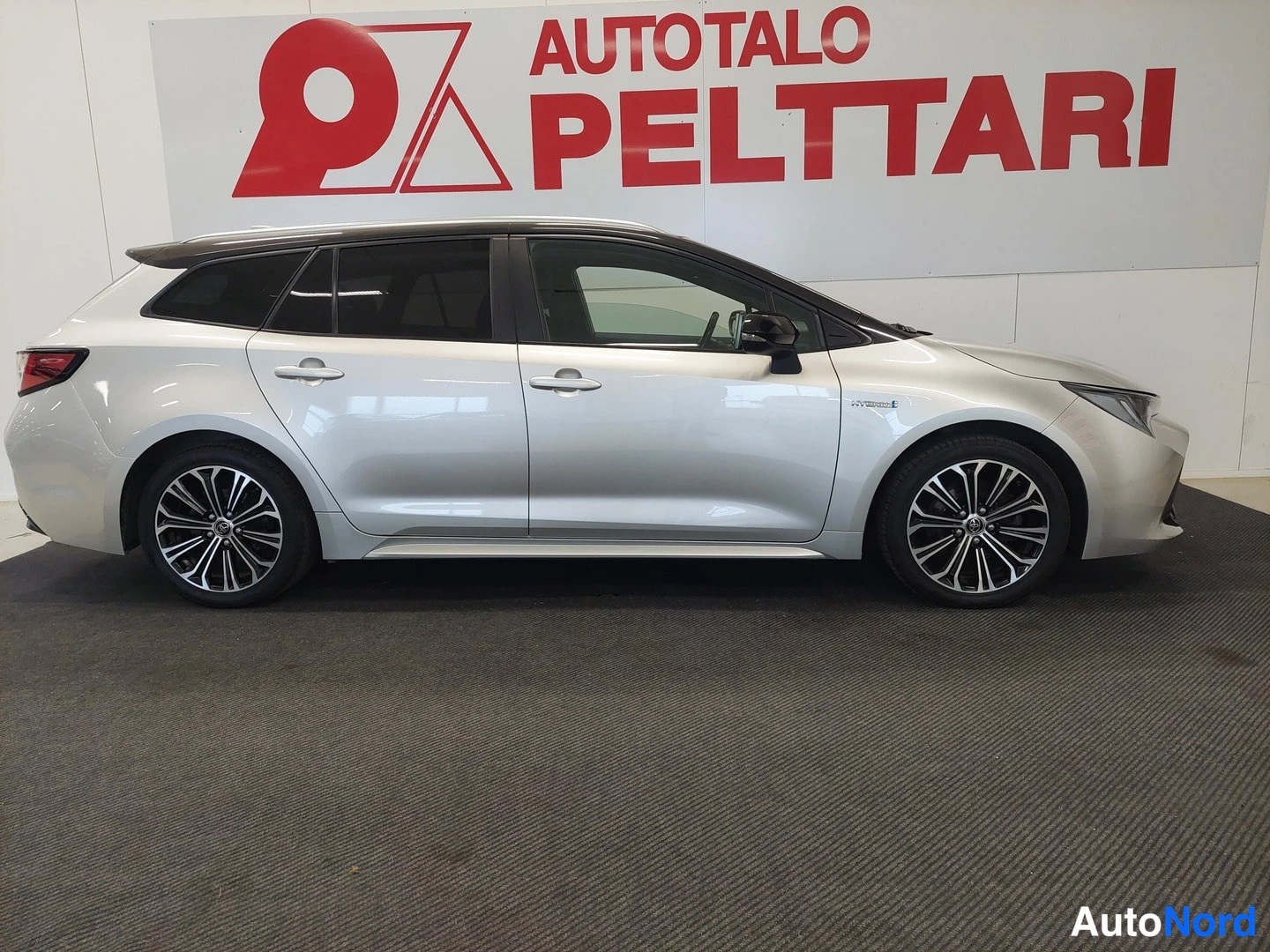 Hopea Toyota Corolla 2019, takaviisto, kuva 5