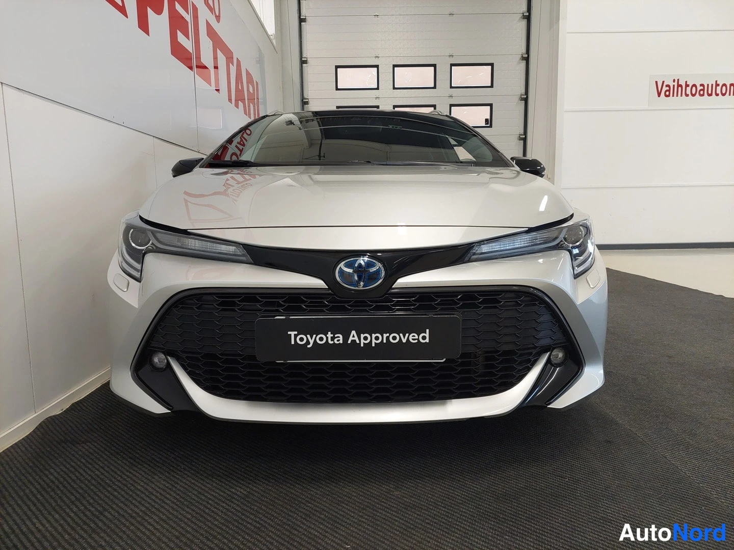 Hopea Toyota Corolla 2019, edestä, kuva 3