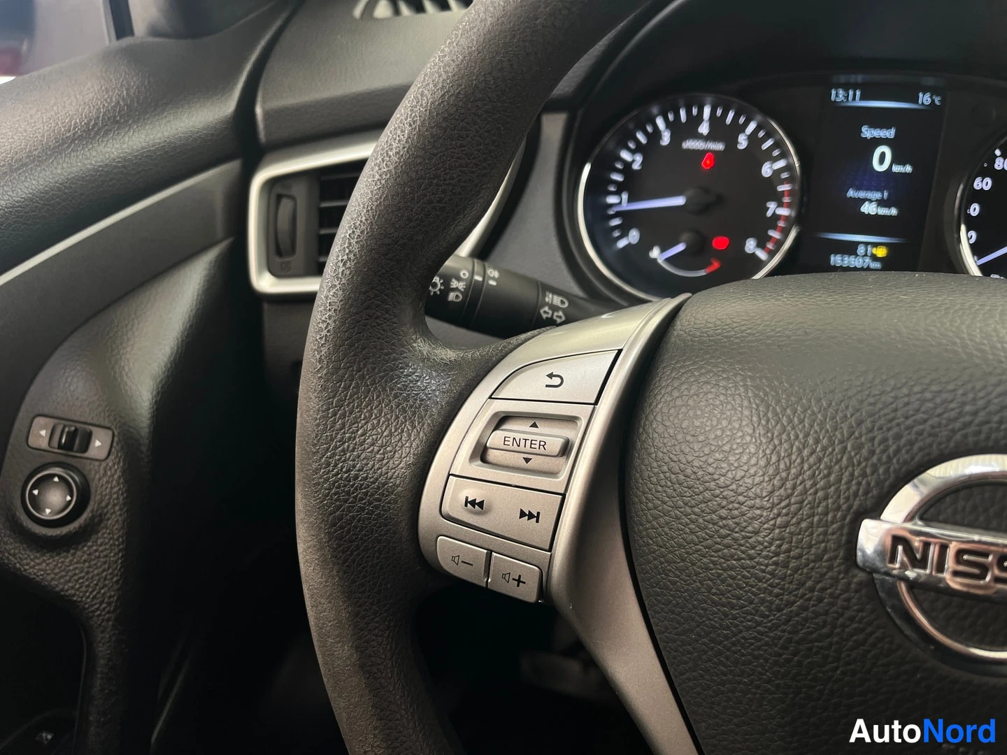 Punainen Nissan Qashqai 2016, kuva 12