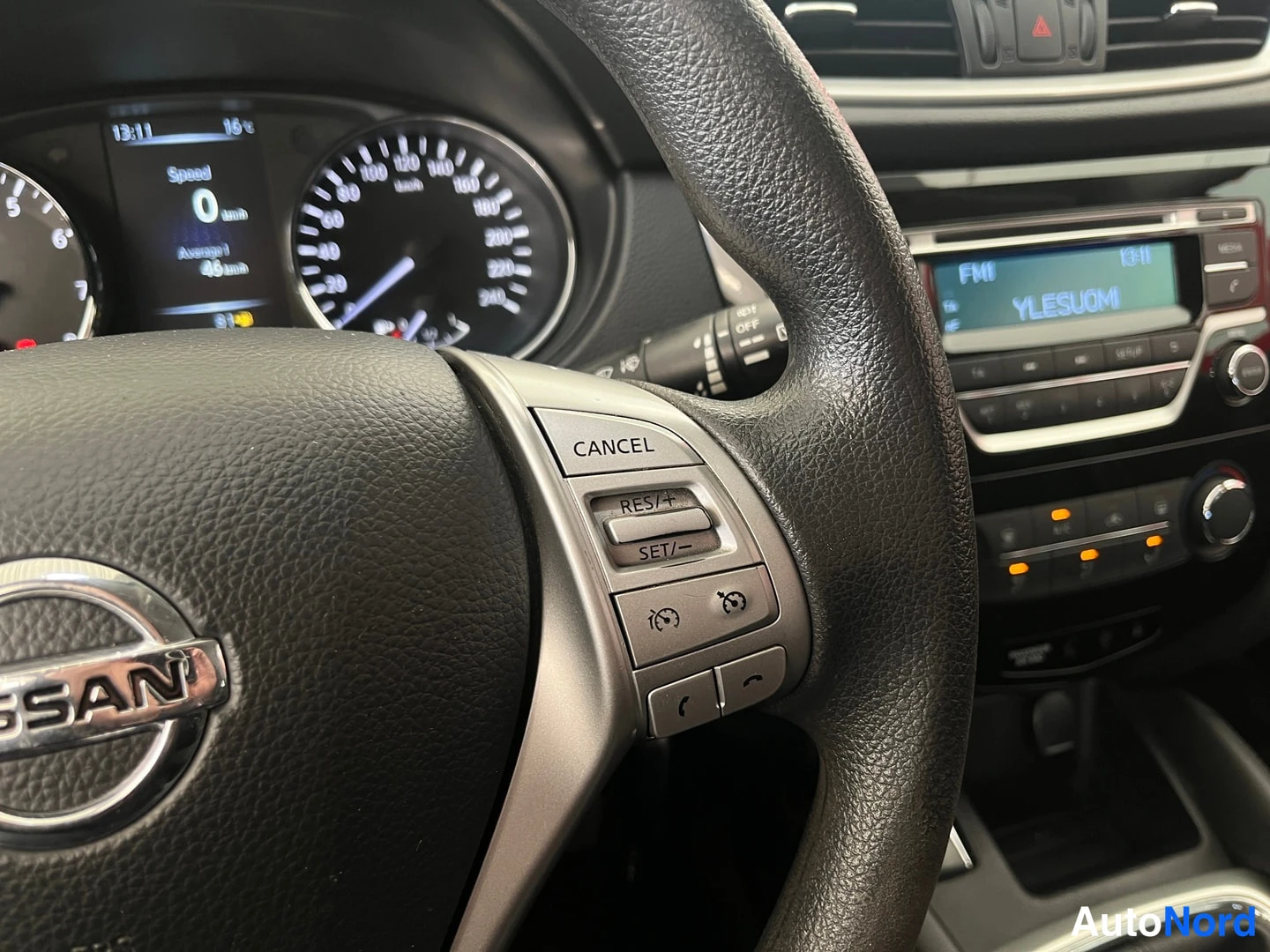 Punainen Nissan Qashqai 2016, kuva 13