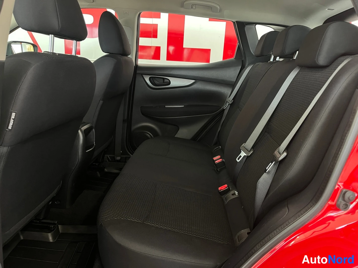 Punainen Nissan Qashqai 2016, kuva 15