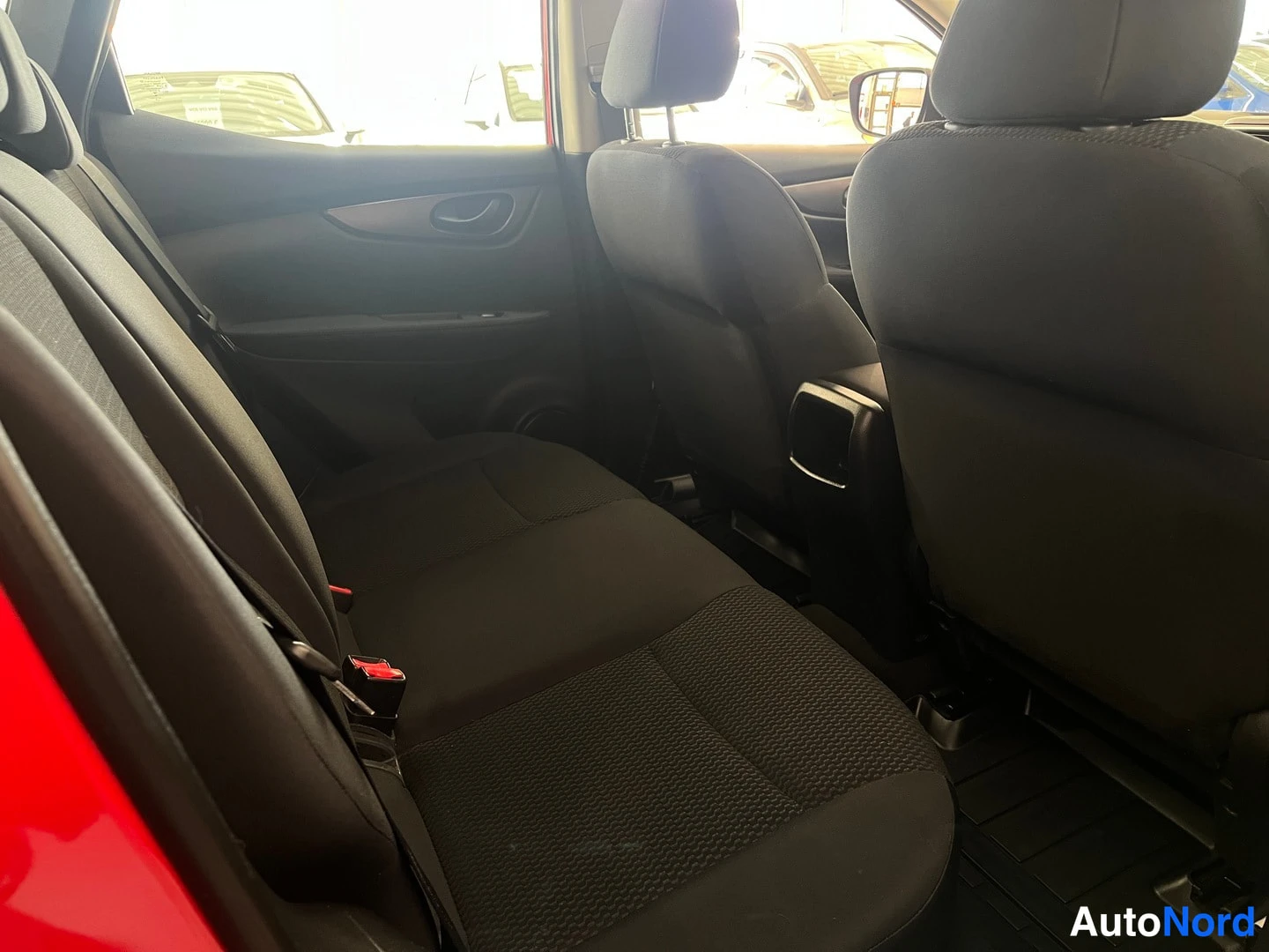 Punainen Nissan Qashqai 2016, kuva 16