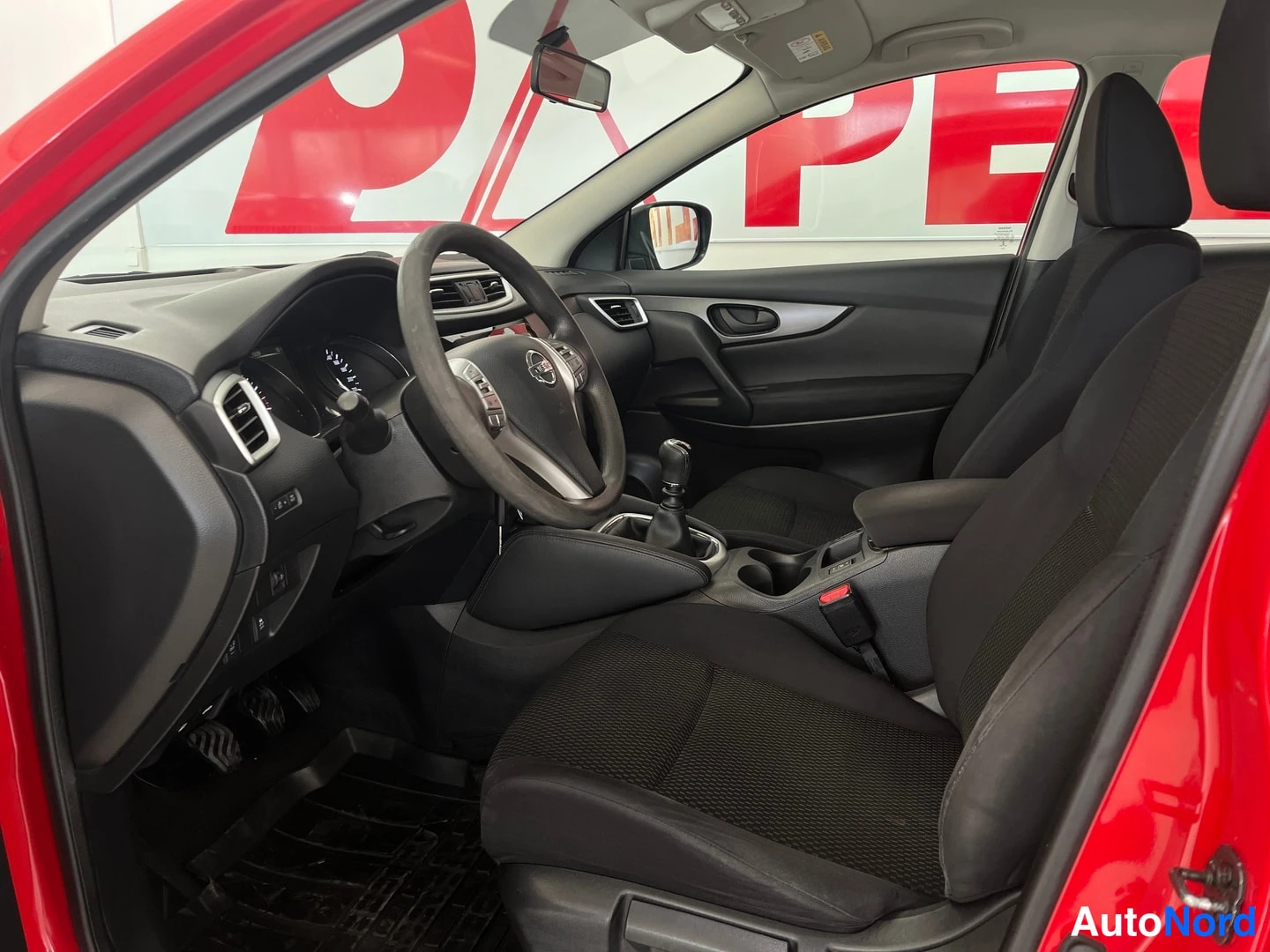 Punainen Nissan Qashqai 2016, kuva 8