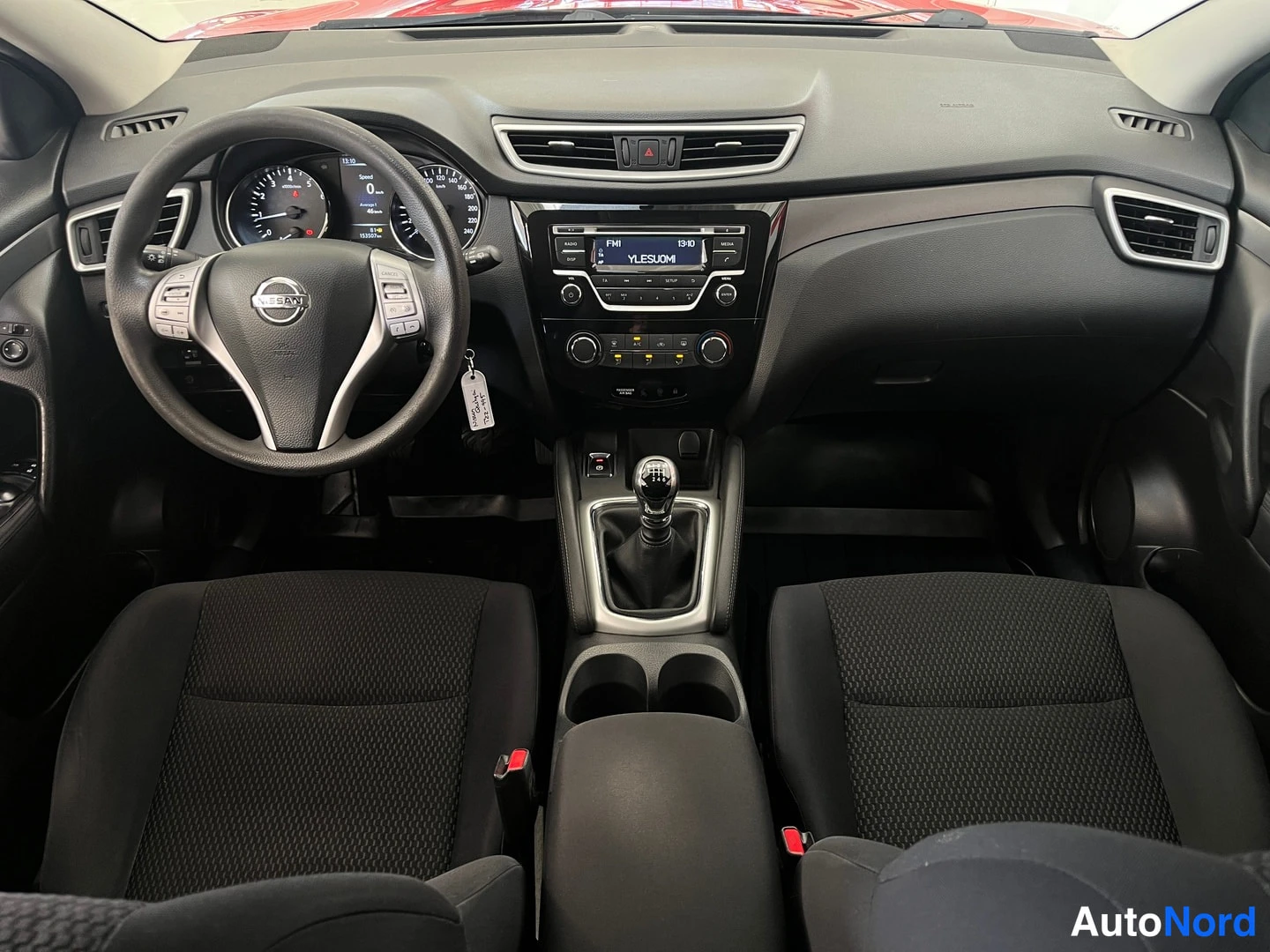 Punainen Nissan Qashqai 2016, kuva 9