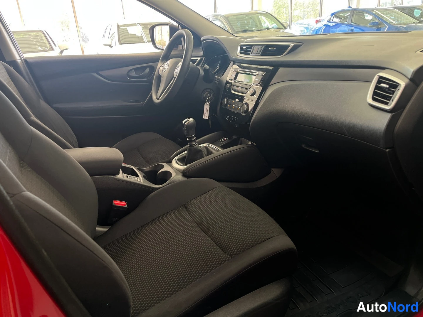 Punainen Nissan Qashqai 2016, kuva 10