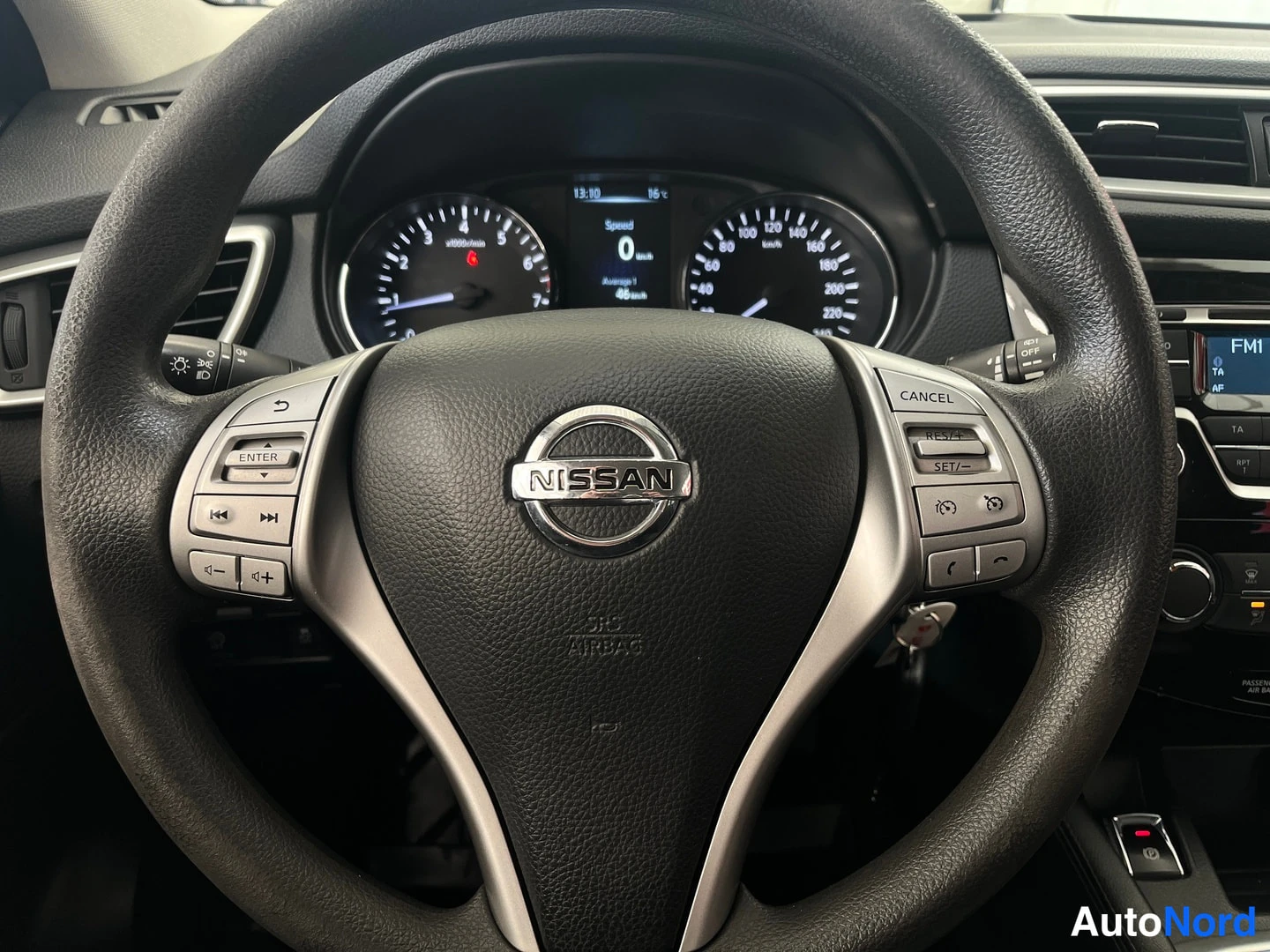 Punainen Nissan Qashqai 2016, kuva 11