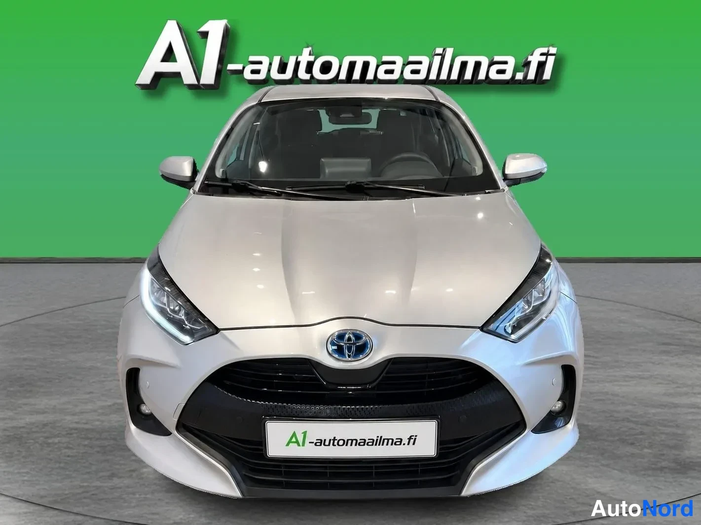 Hopea Toyota Yaris 2023, edestä, kuva 3