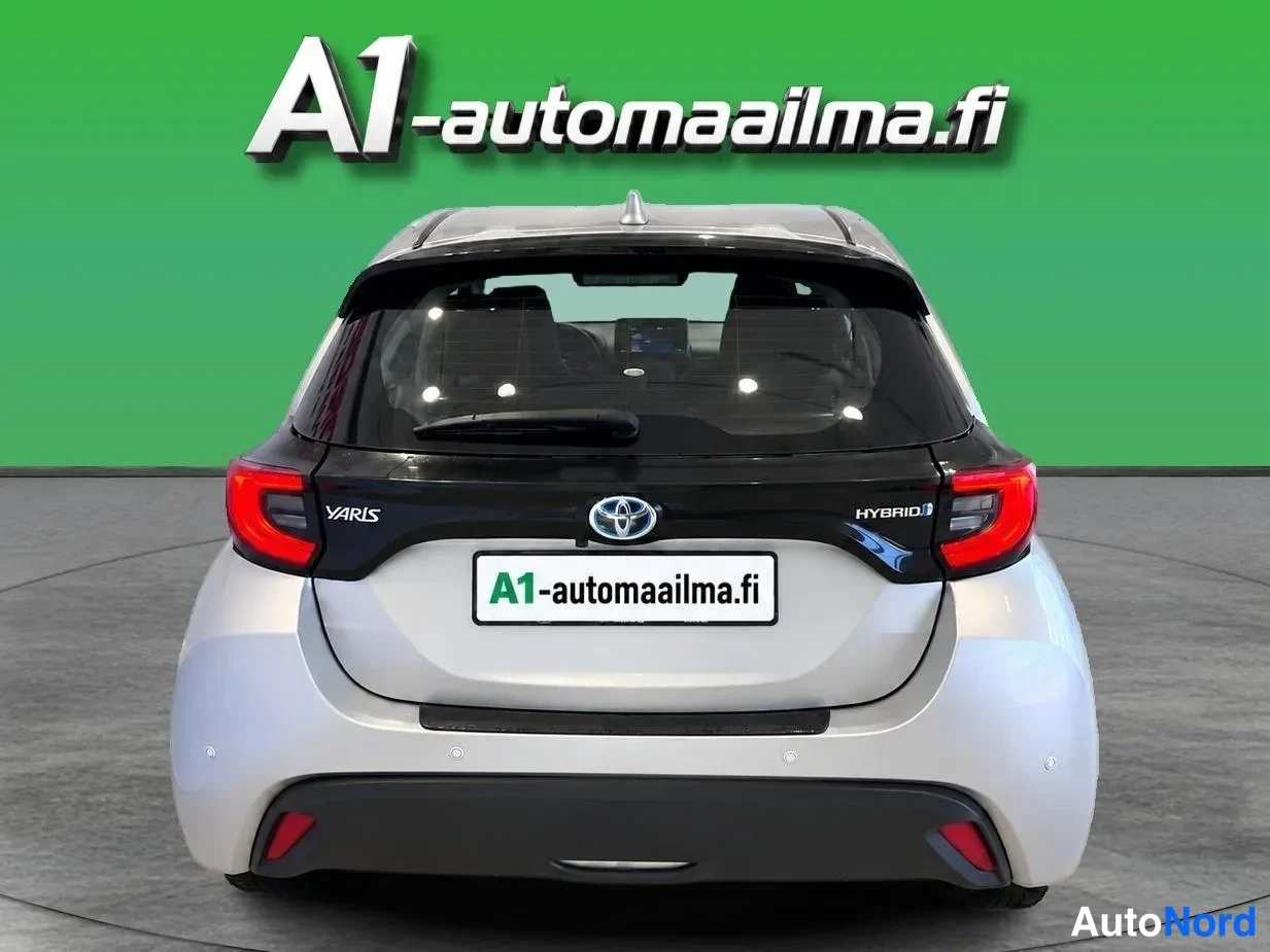 Hopea Toyota Yaris 2023, takaa, kuva 6