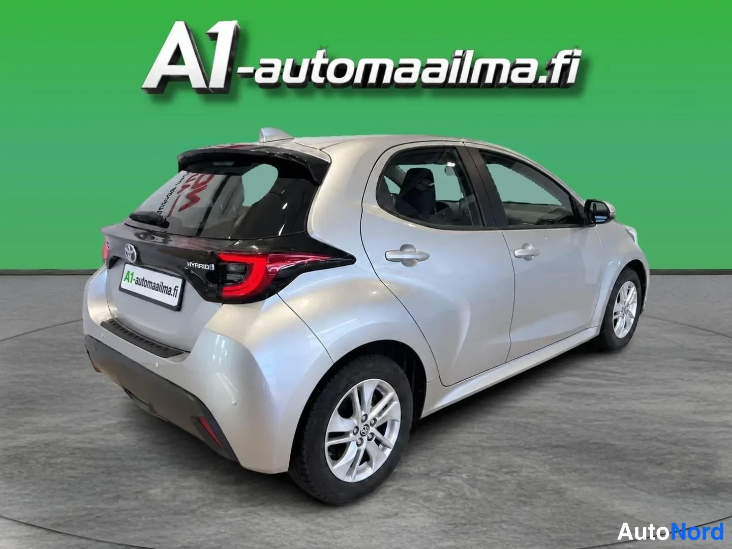 Hopea Toyota Yaris 2023, takaviisto, kuva 5
