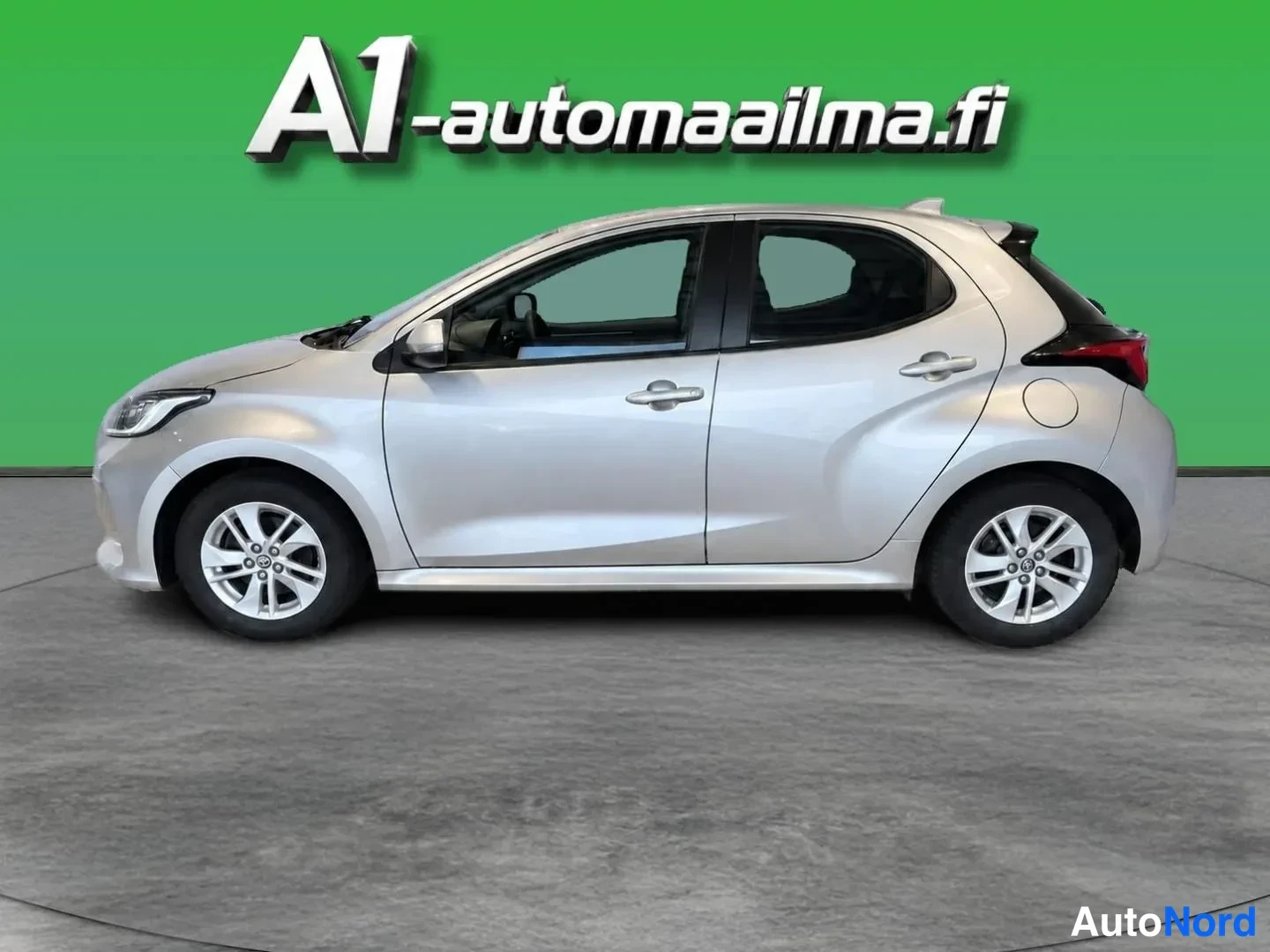 Hopea Toyota Yaris 2023, takaviisto, kuva 4