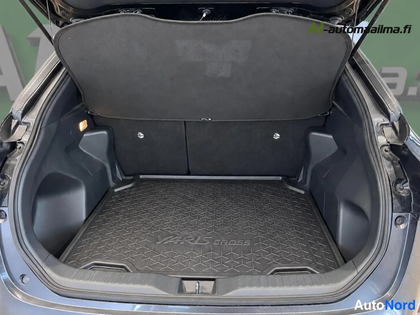 Harmaa Toyota Yaris Cross 2026, kuva 11