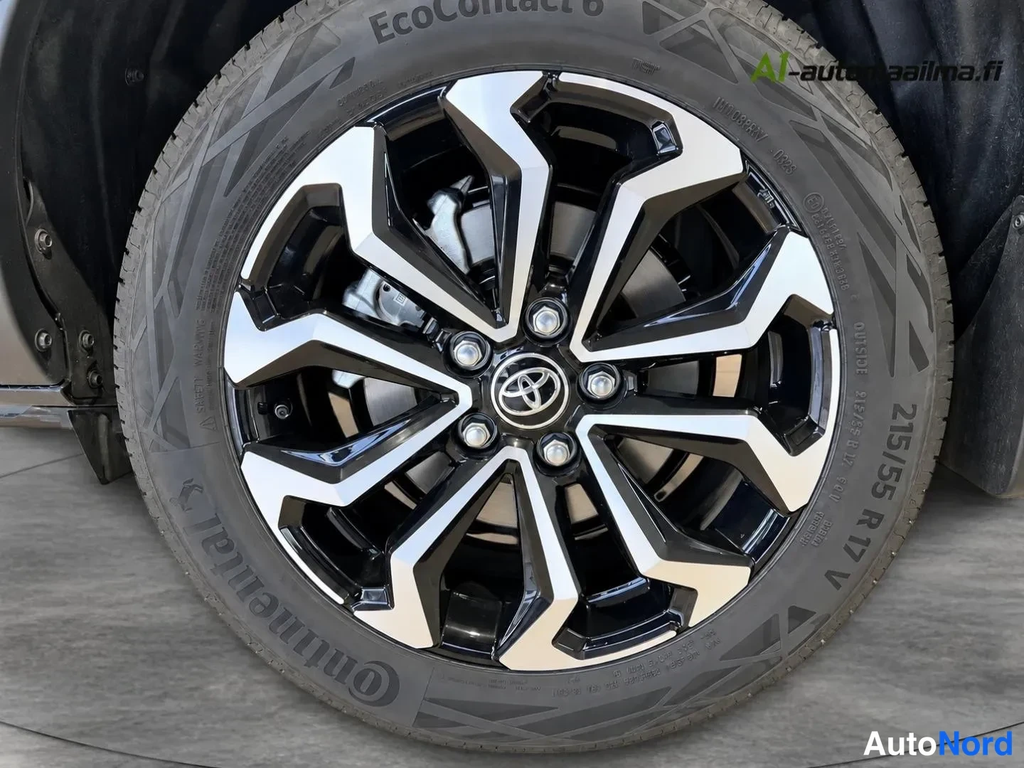 Harmaa Toyota Yaris Cross 2026, kuva 12