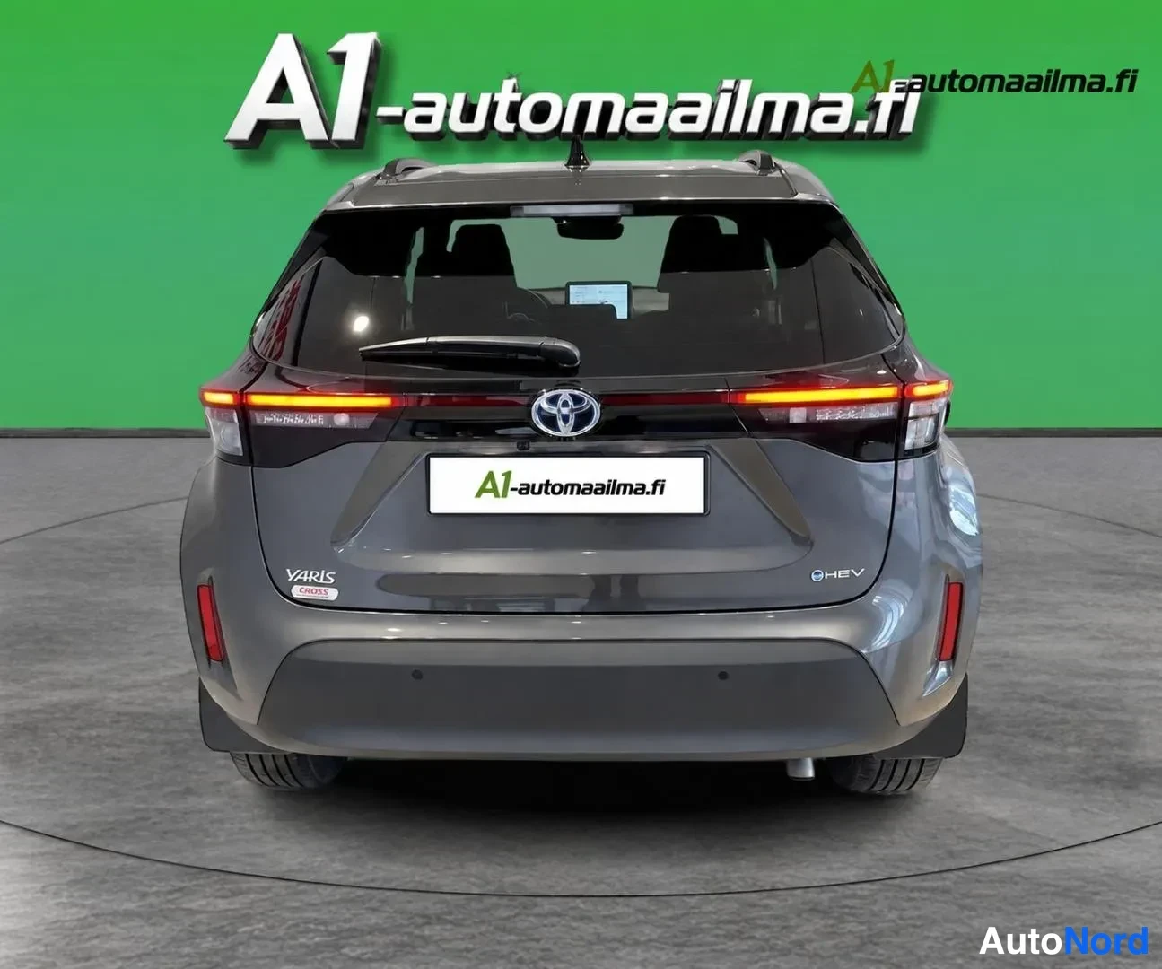 Harmaa Toyota Yaris Cross 2026, takaa, kuva 6