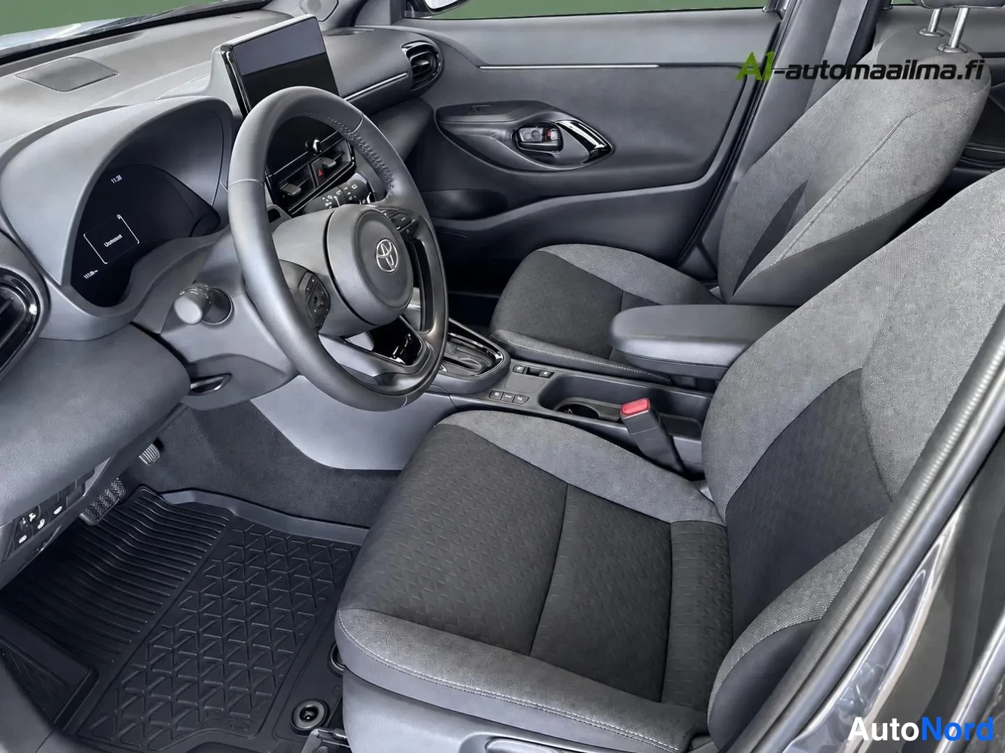 Harmaa Toyota Yaris Cross 2026, kuva 7