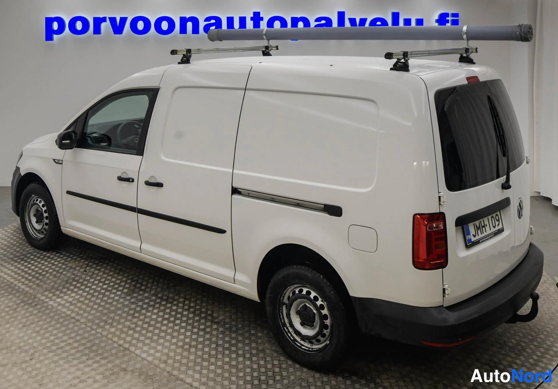 Valkoinen Volkswagen Caddy 2021, takaviisto, kuva 6