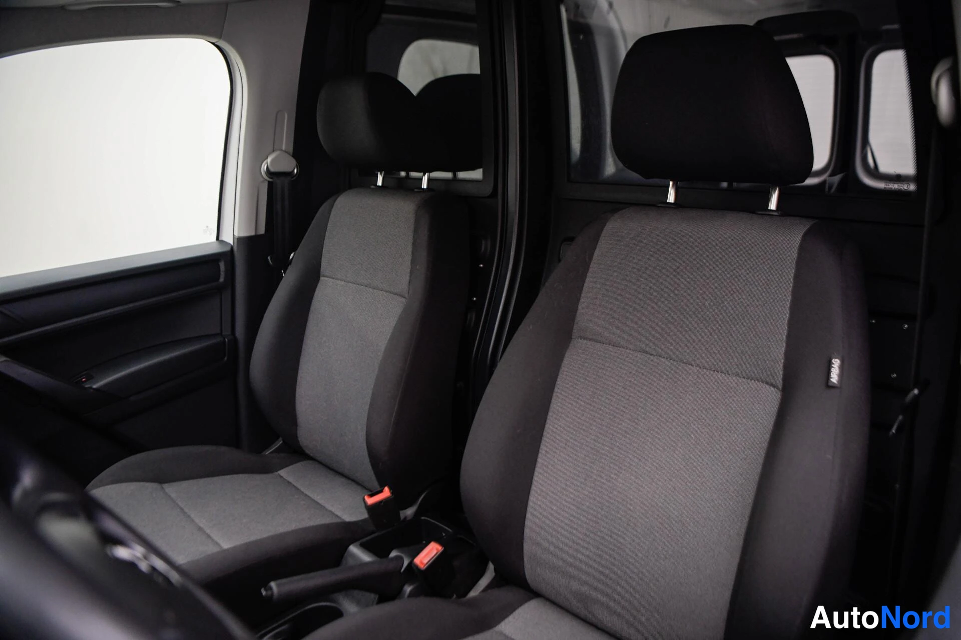 Valkoinen Volkswagen Caddy 2021, kuva 13