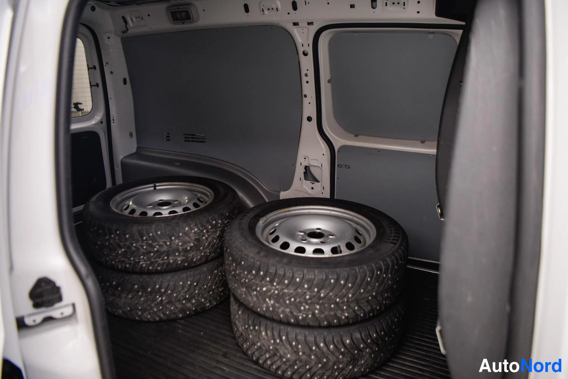 Valkoinen Volkswagen Caddy 2021, kuva 15