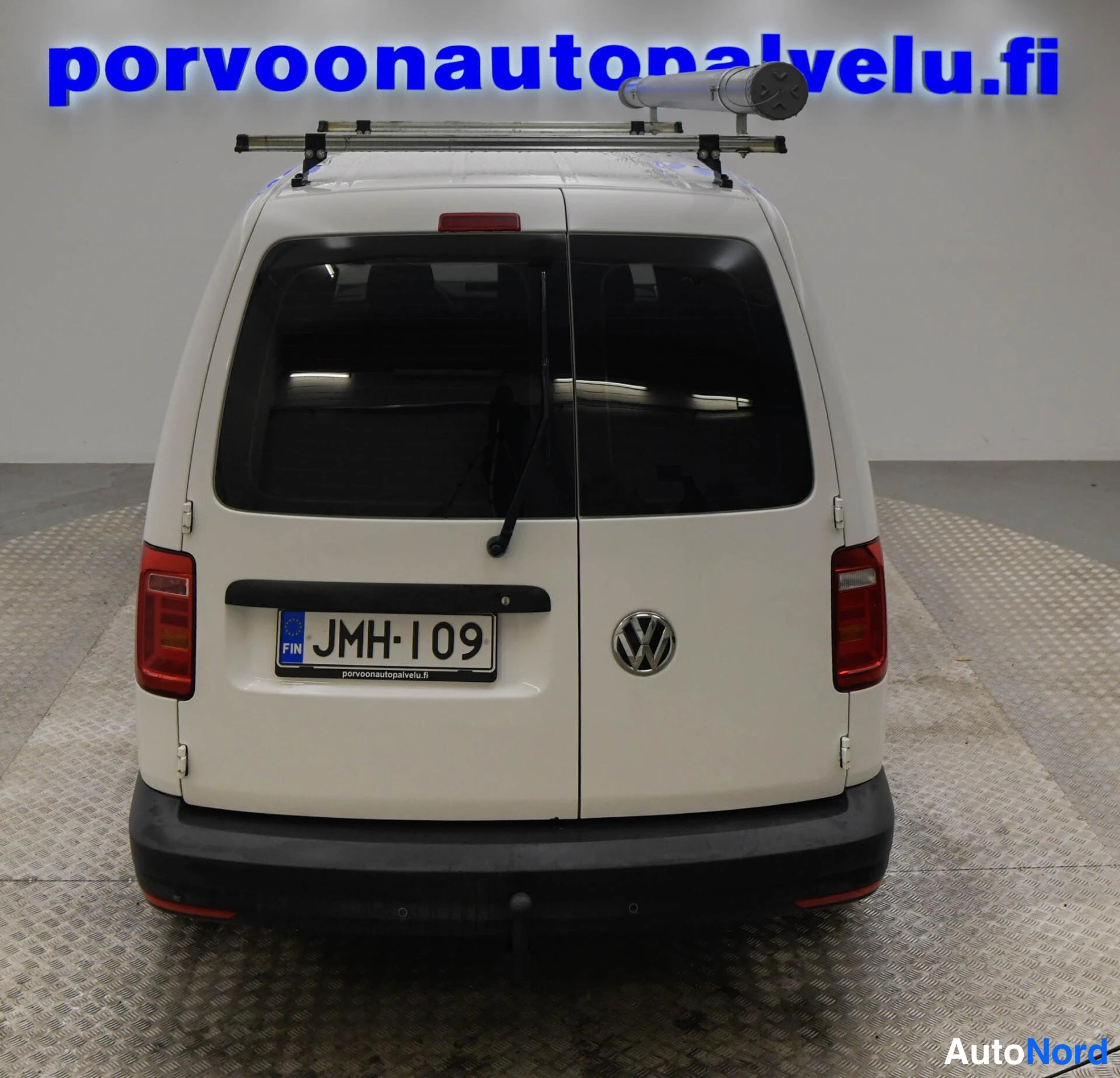 Valkoinen Volkswagen Caddy 2021, takaa, kuva 8