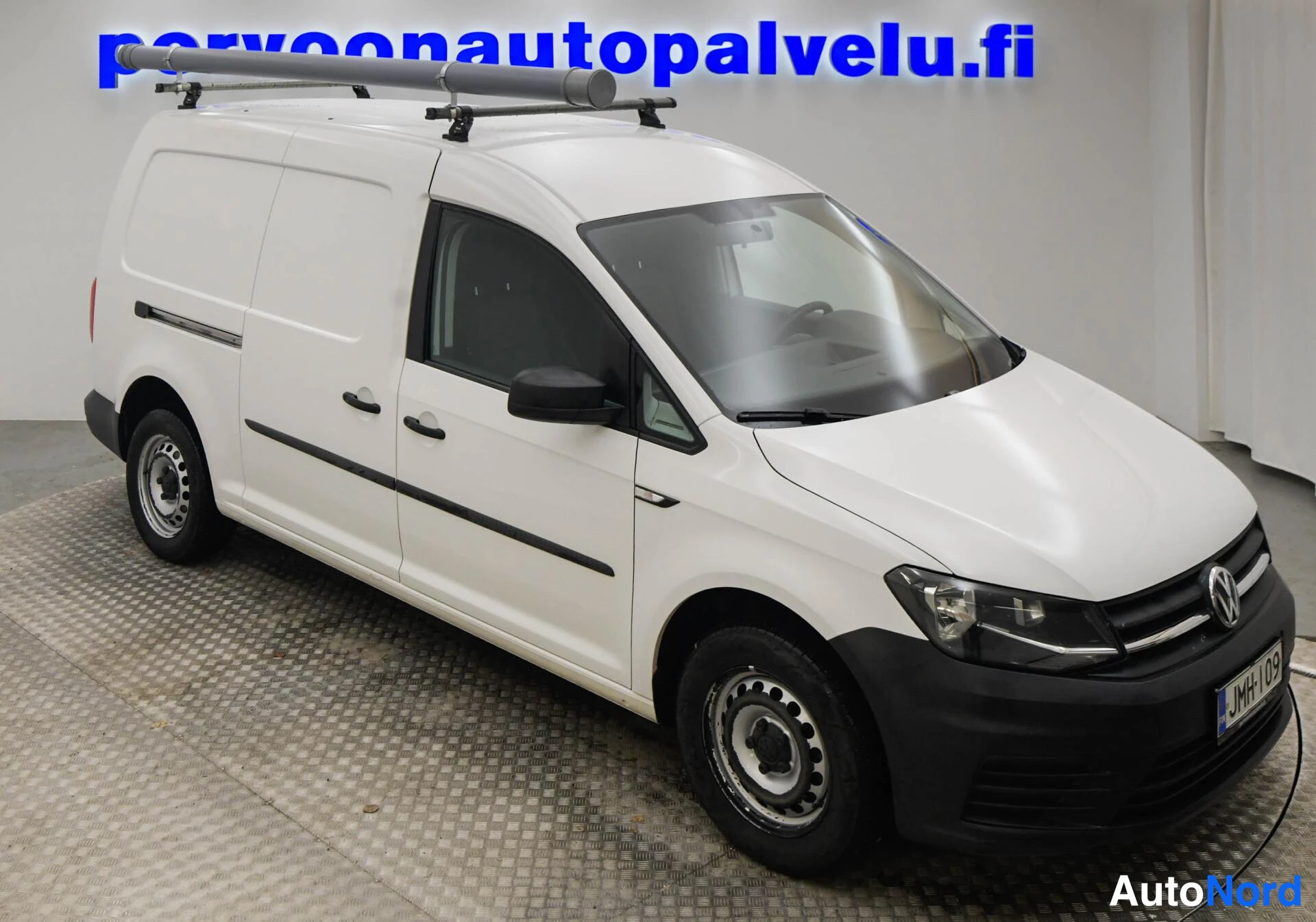 Valkoinen Volkswagen Caddy 2021, etuviisto, keula oikealle, kuva 3