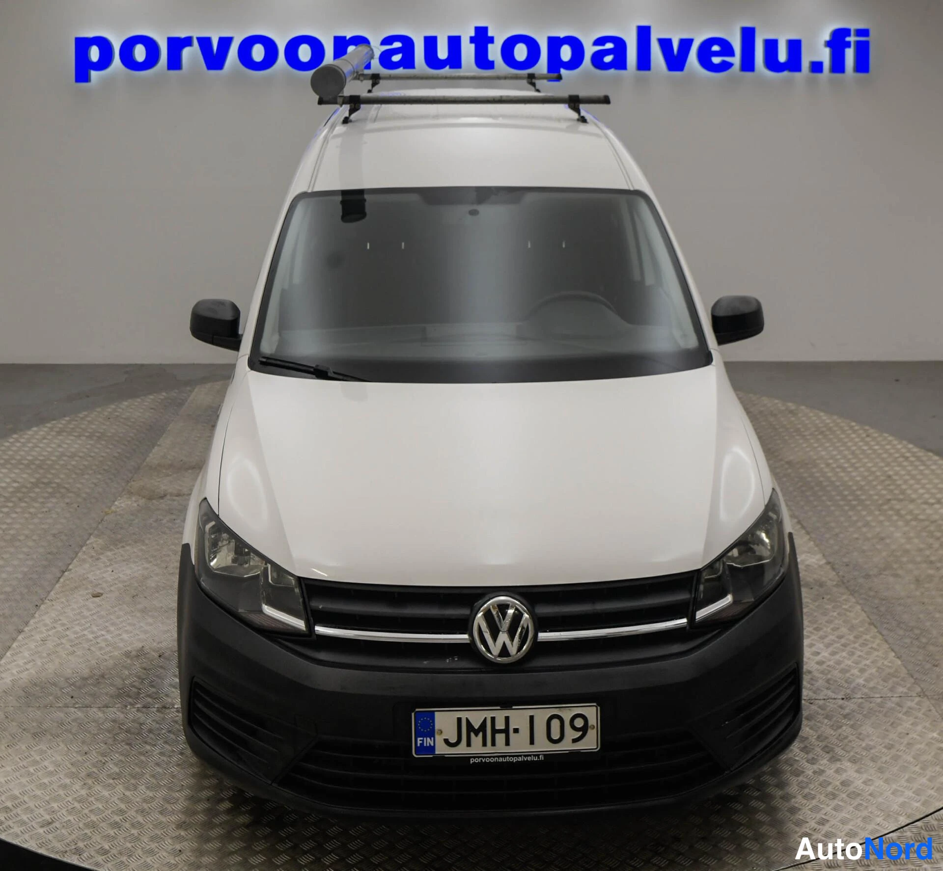 Valkoinen Volkswagen Caddy 2021, edestä, kuva 4