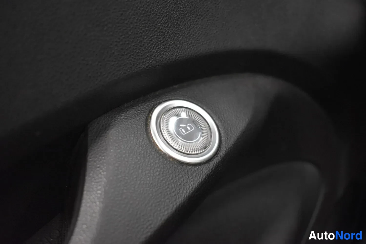 Valkoinen Fiat 500E 2022, kuva 15