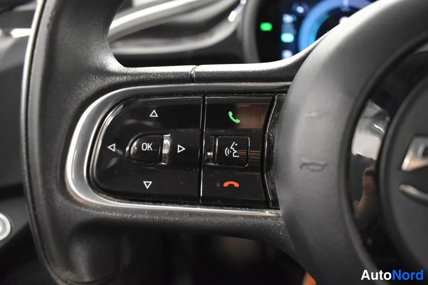 Valkoinen Fiat 500E 2022, kuva 9