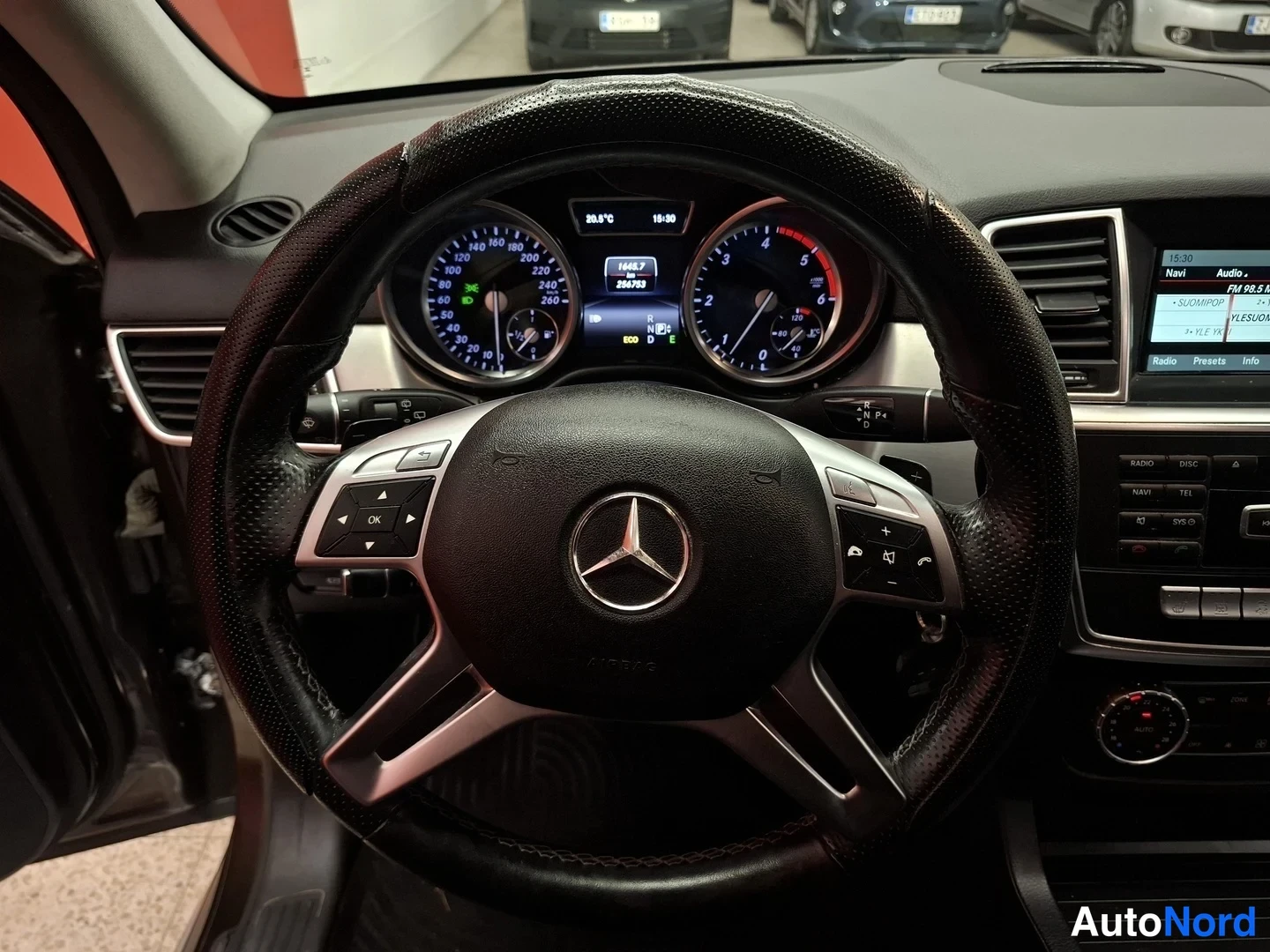 Ruskea Mercedes-Benz ML 250 BlueTEC 4MATIC 2014, asiakirja, kuva 7