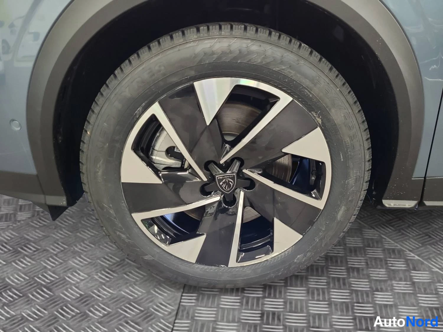 Grå Peugeot E-5008 2025, detalj, bild 16