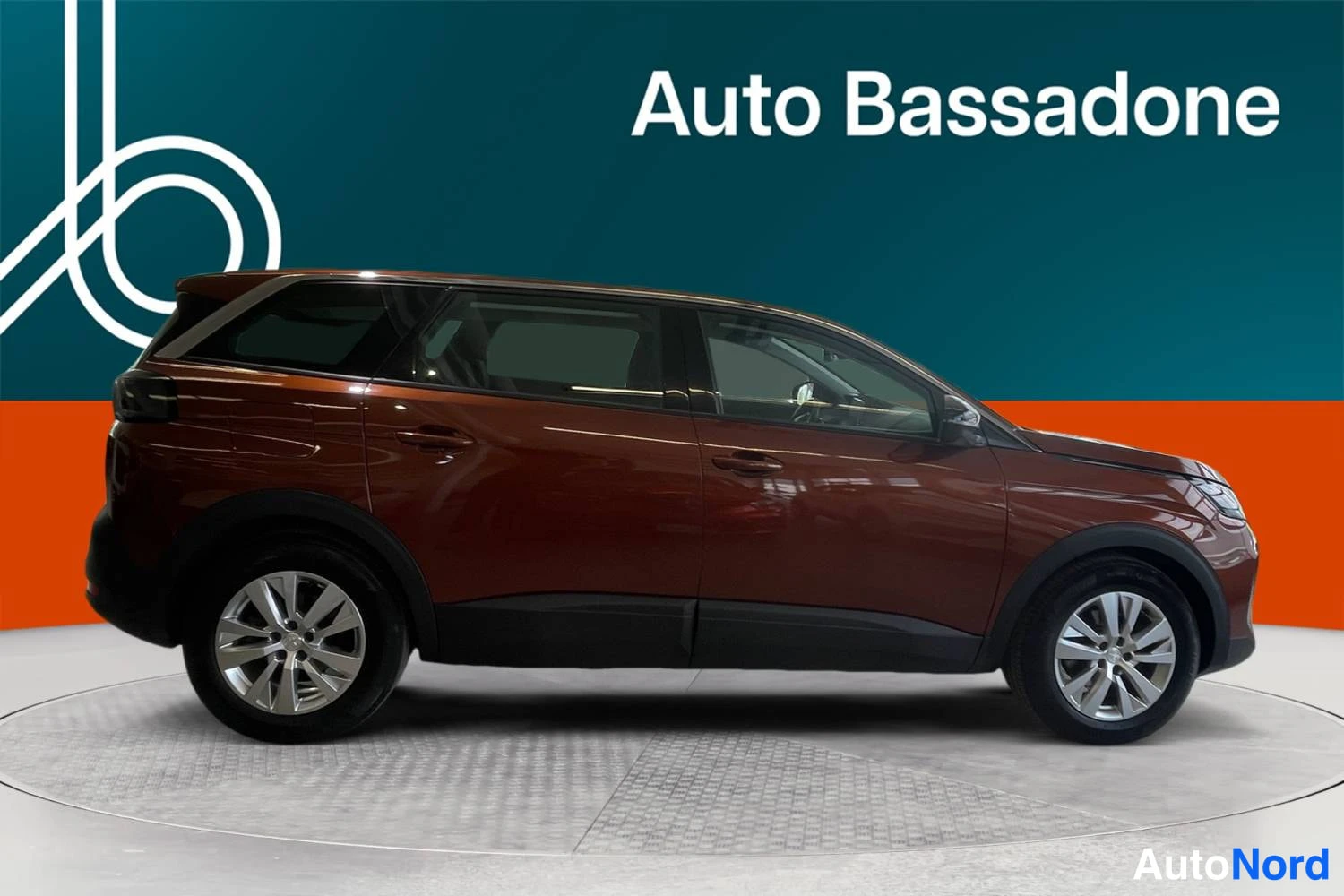 Ruskea Peugeot 5008 2022, sivulta, kuva 5