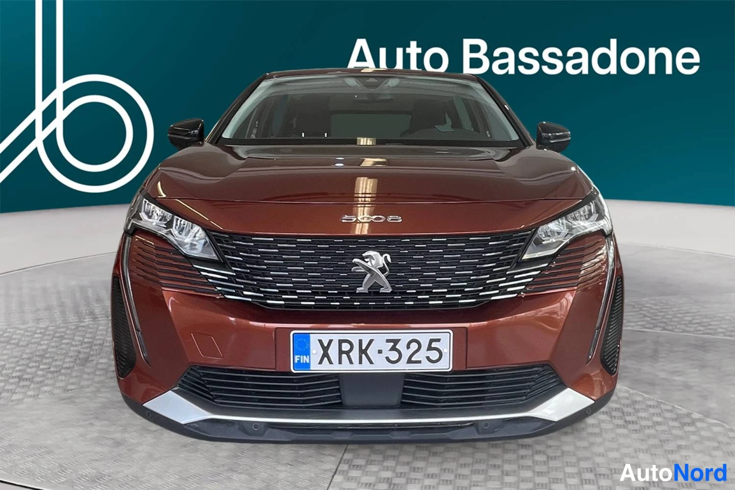 Ruskea Peugeot 5008 2022, edestä, kuva 3