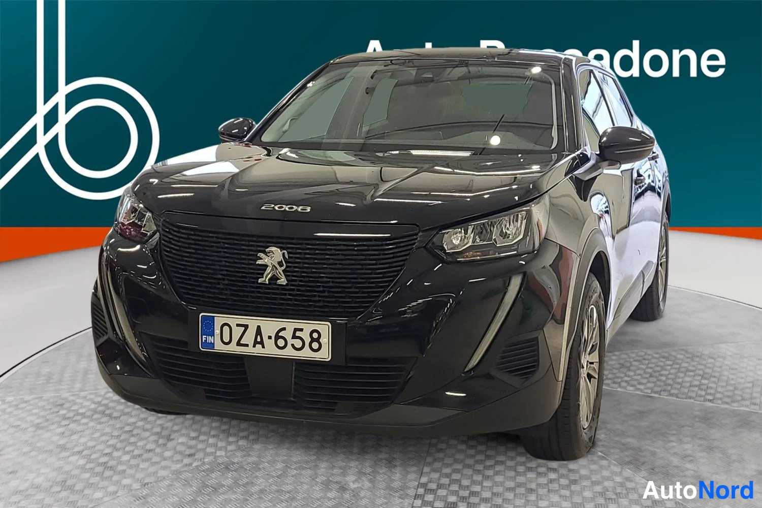 Musta Peugeot 2008 2020, etuviisto, keula vasemmalle, kuva 2