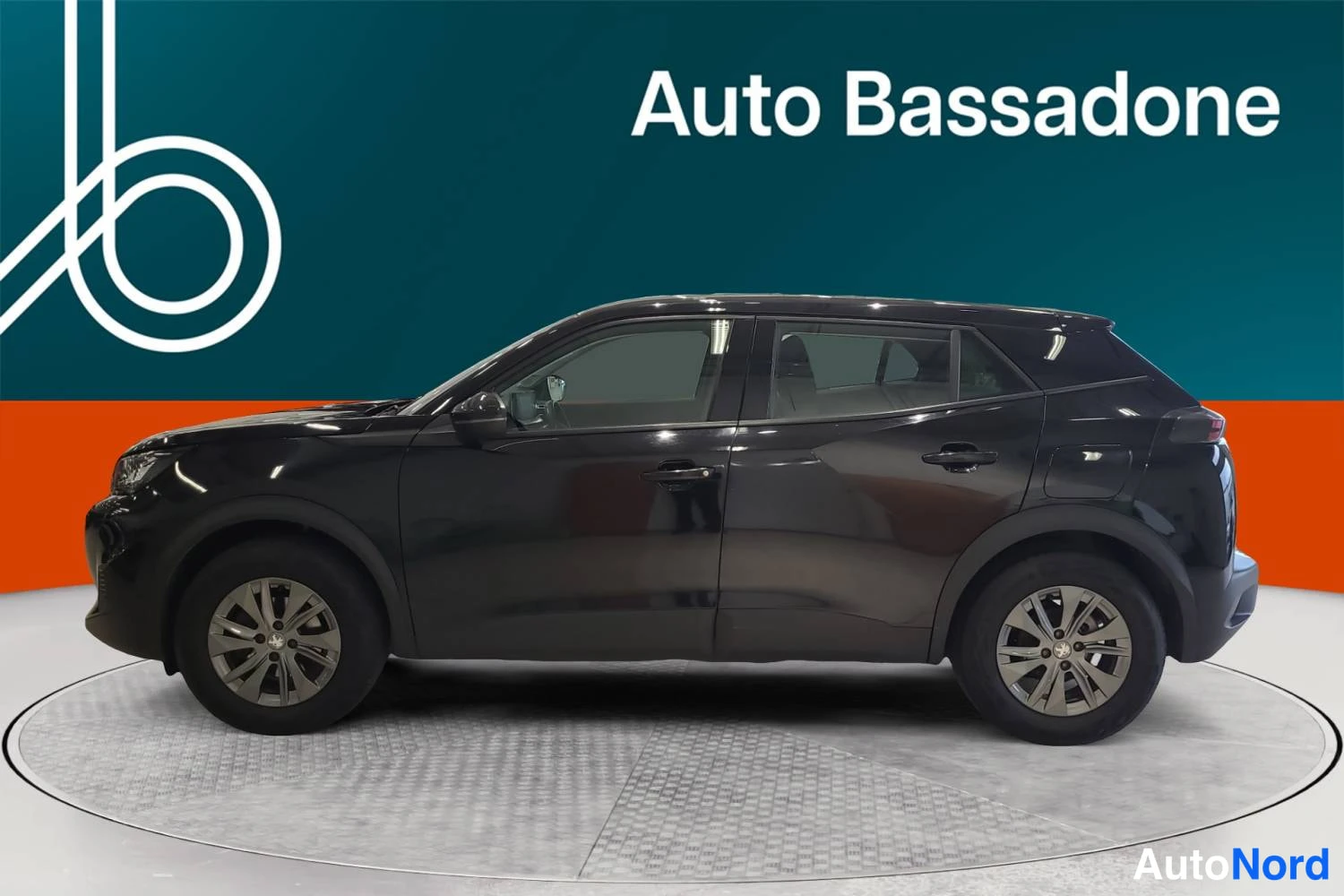 Musta Peugeot 2008 2020, sivulta, kuva 5